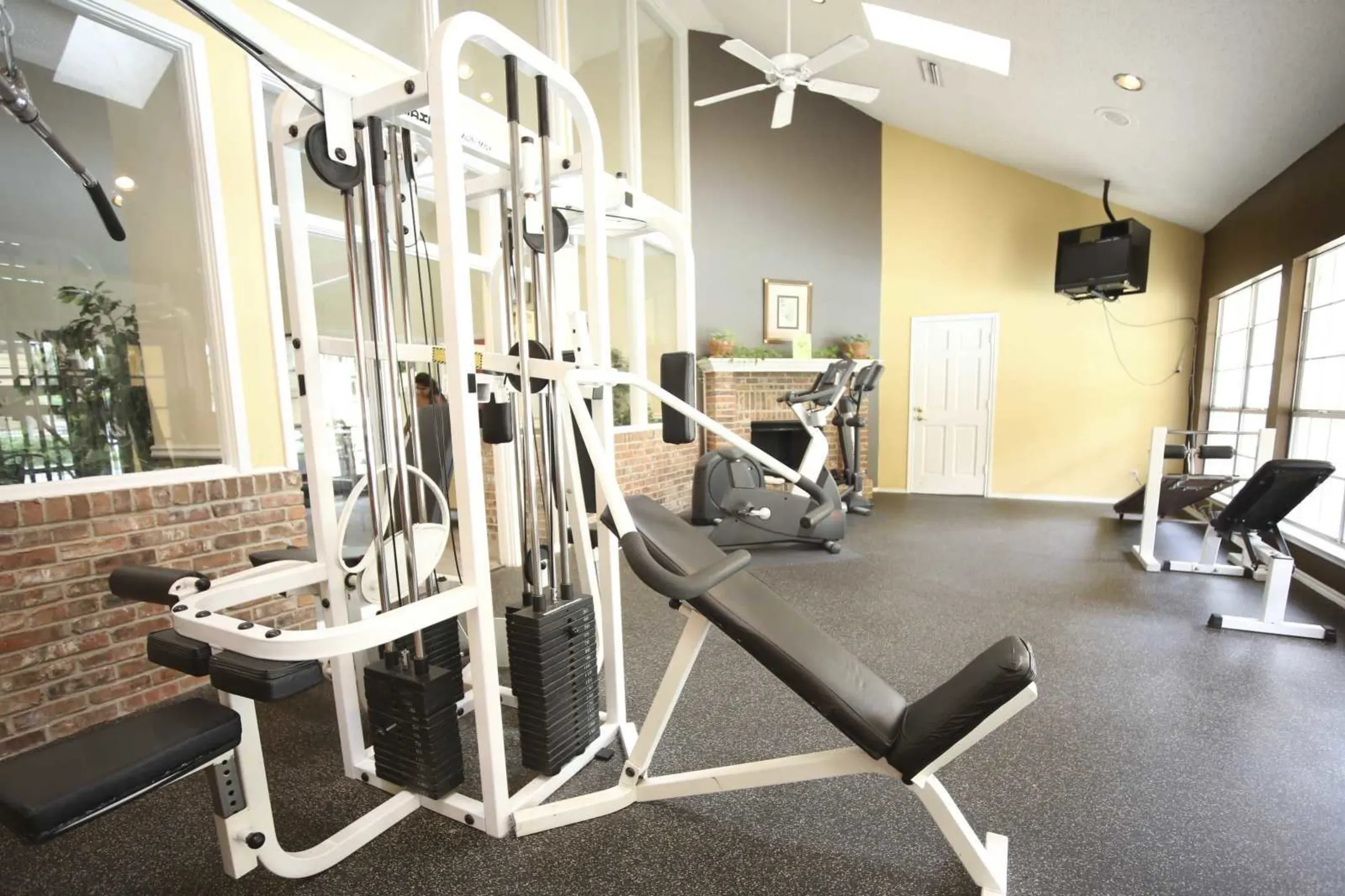 Fitness Weight Room - Huntington Ridge - Irving, TX