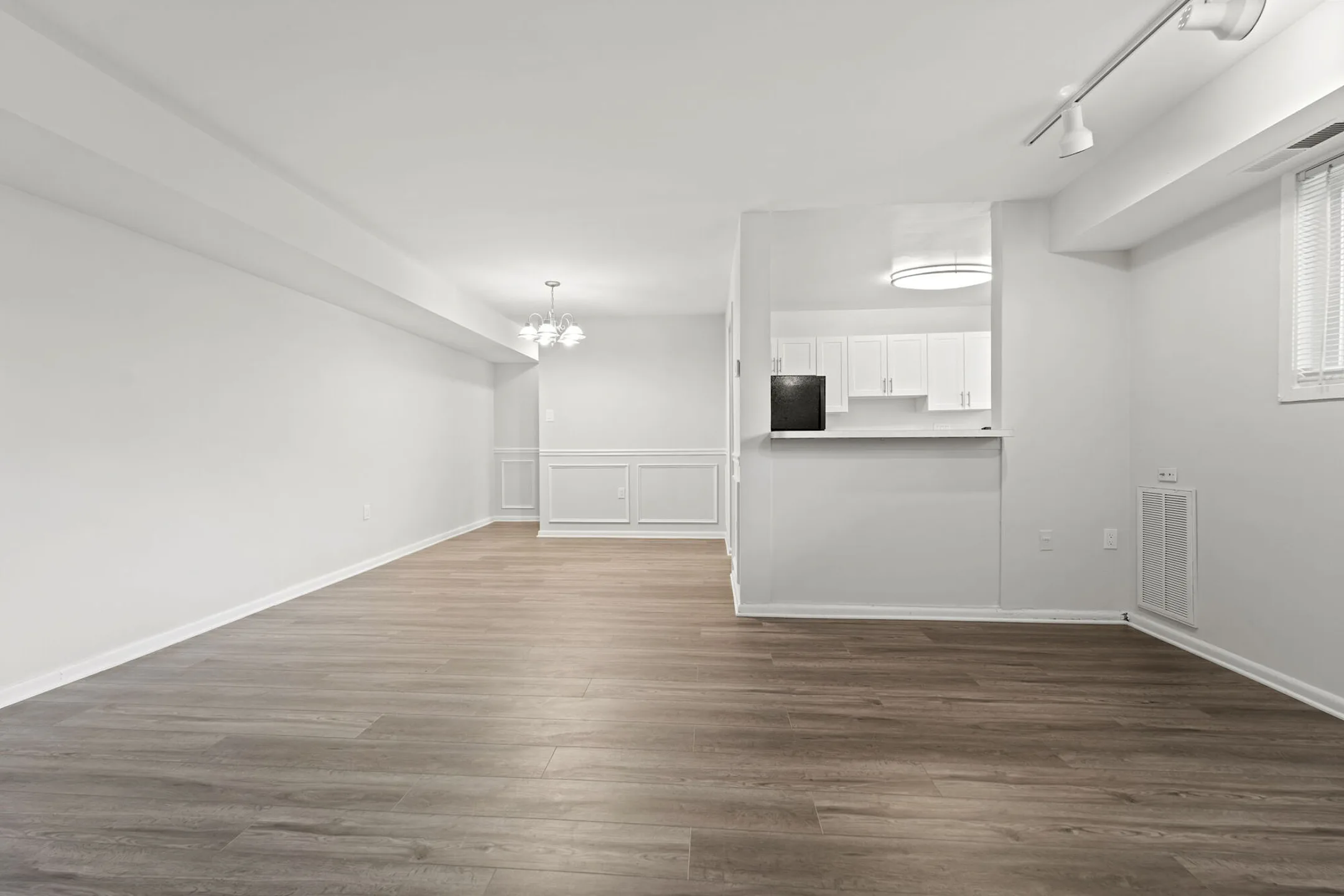 Living Room - Tysons View - Falls Church, VA