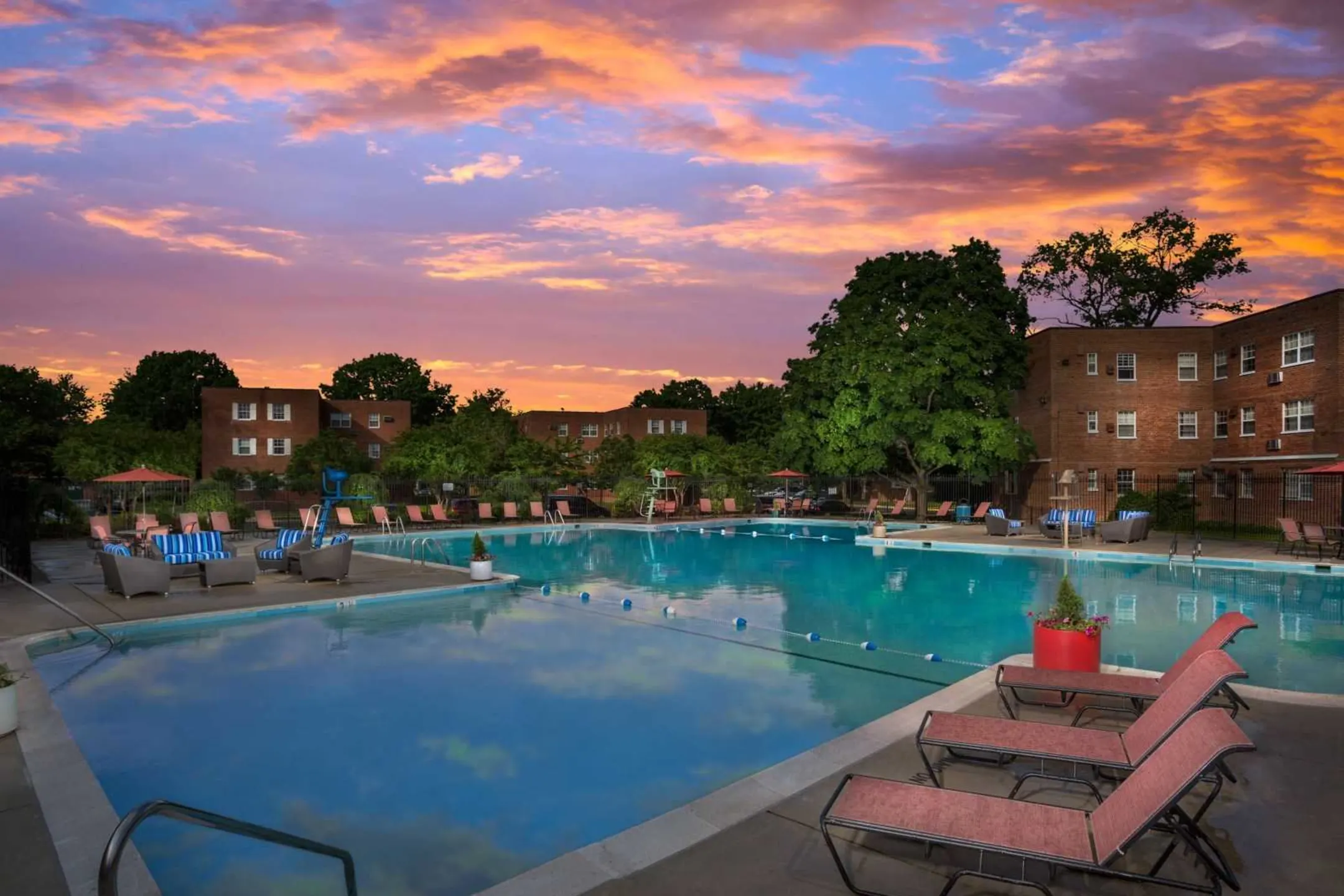 Pool - Queenstown - Mount Rainier, MD