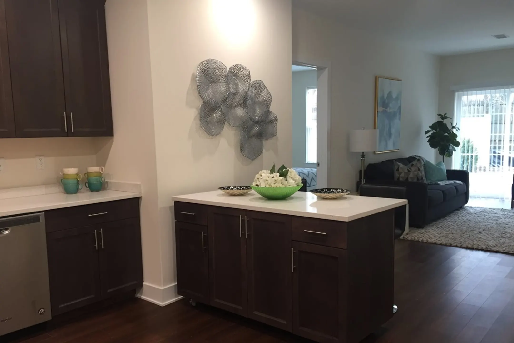 Washington Promenade 546 Washington Ave Dumont, NJ Apartments for