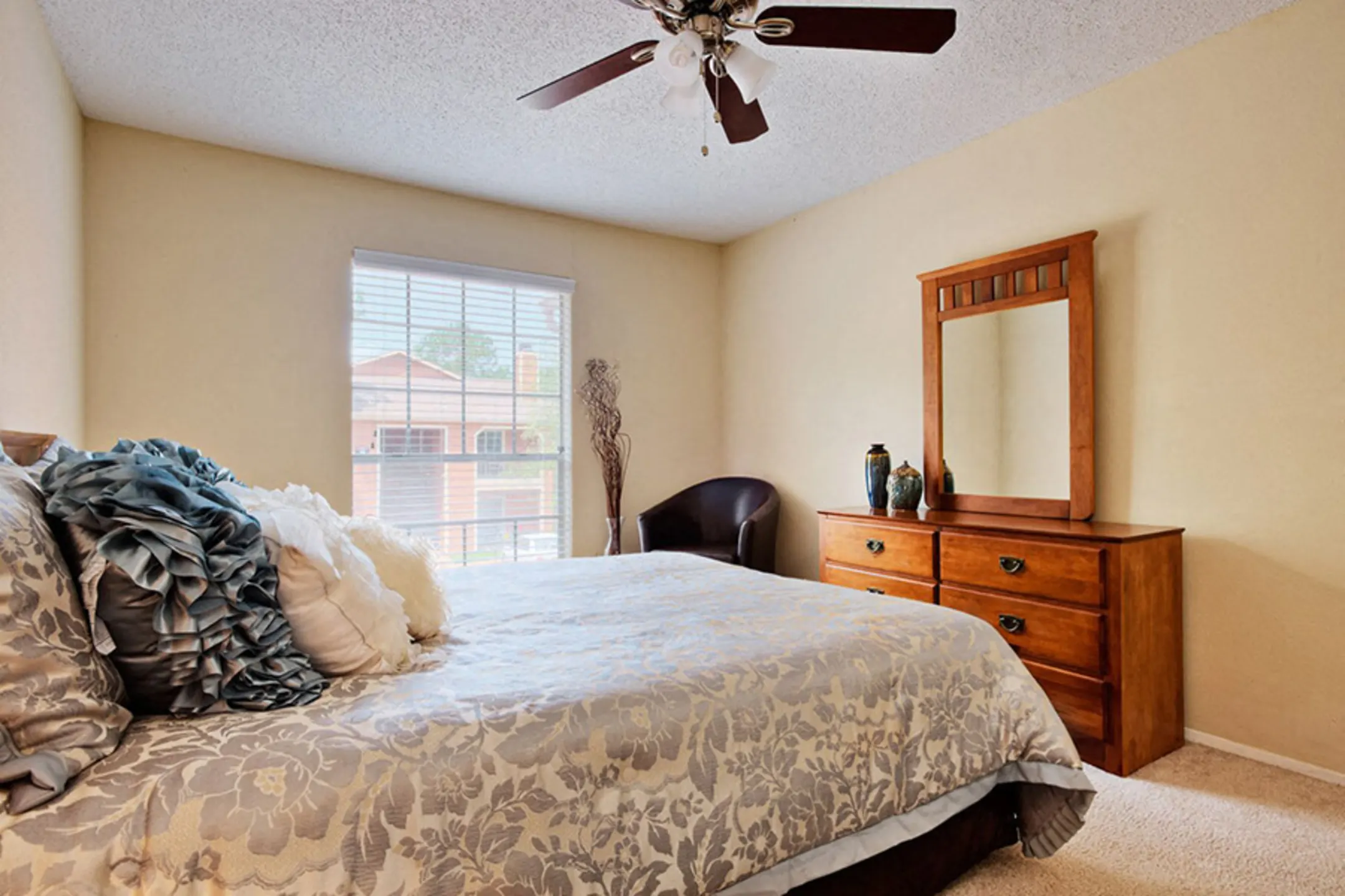 Bedroom - Arlington Oaks - Arlington, TX