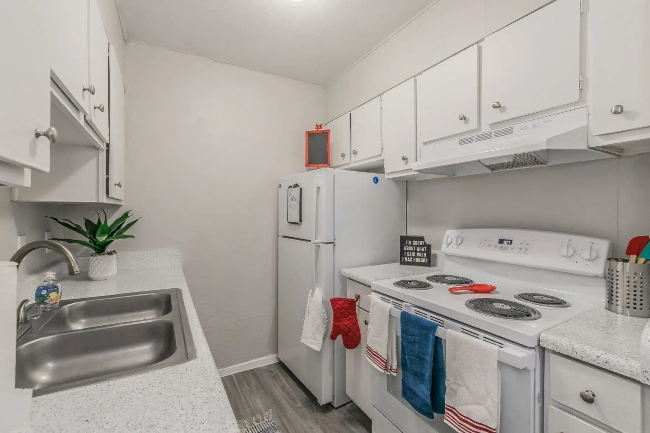 The Courtland Apartments 3504 Fawn Valley Dr Dallas, TX Apartments