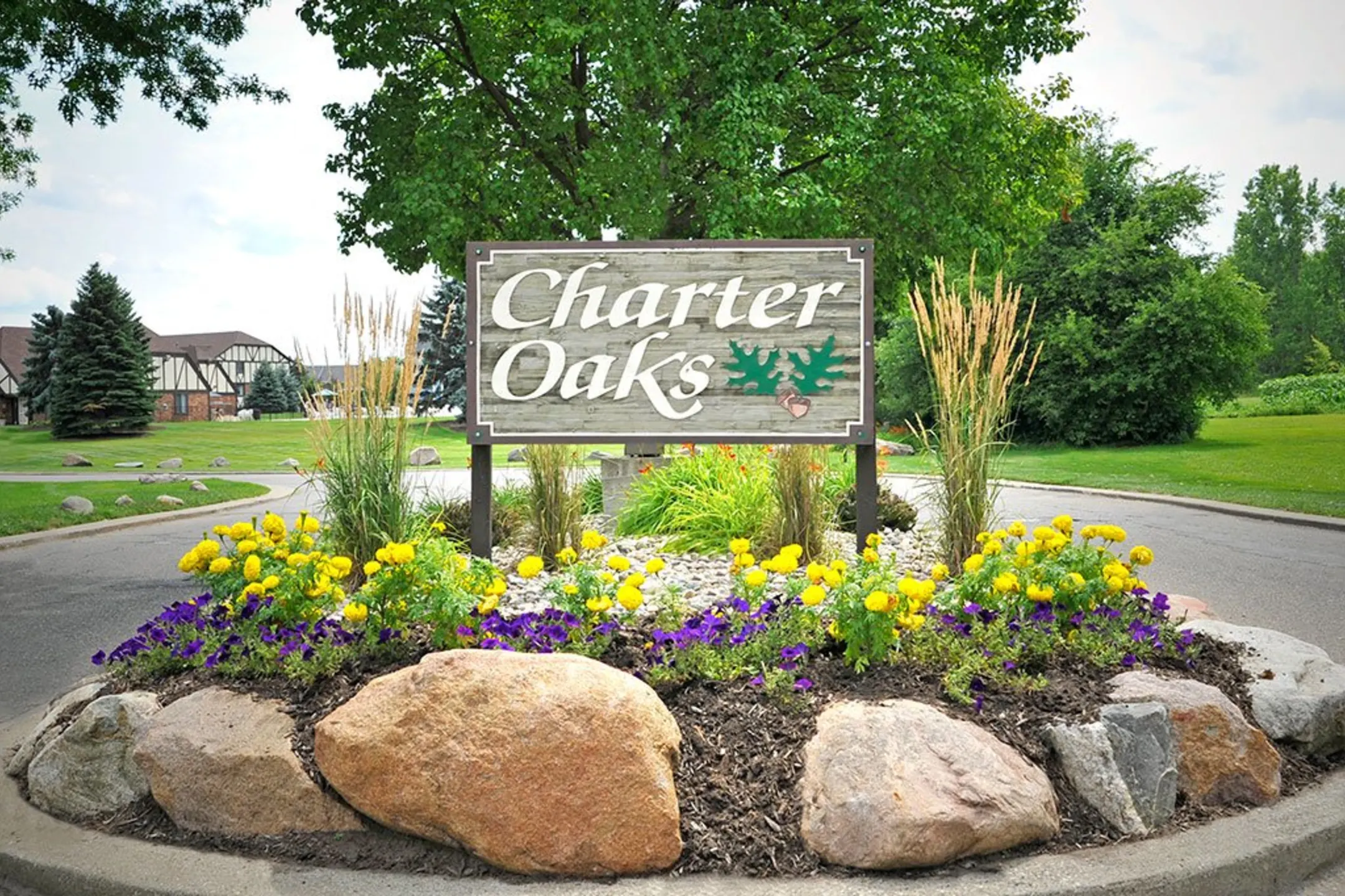Community Signage - Charter Oaks Apartments - Davison, MI