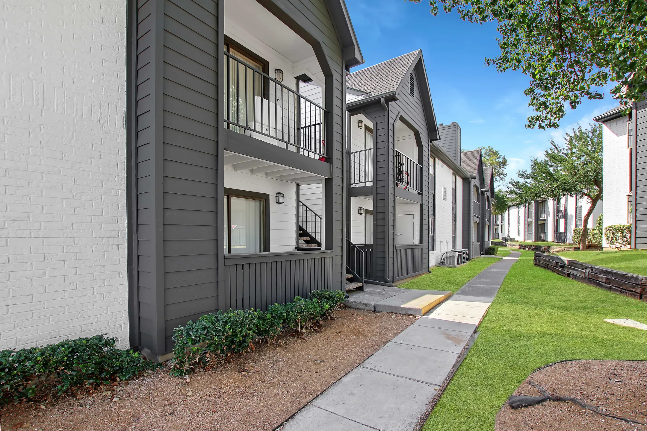 Building - Wythe Apartment Homes - Irving, TX