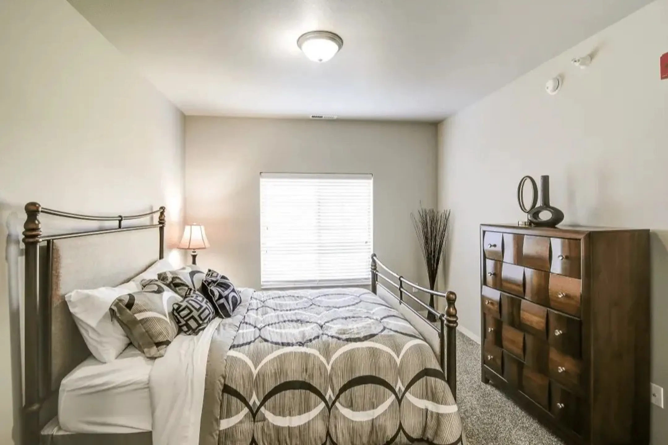 Bedroom - North Highlands Luxury Apartments - Minot, ND