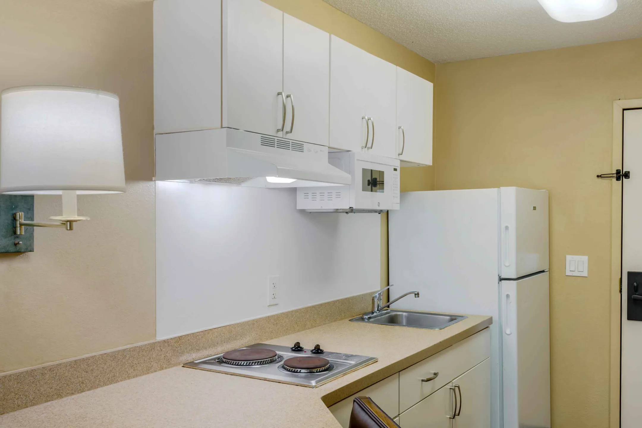 Furnished Studio Boston Waltham 52 4th Ave. Apartments Waltham, MA 02451