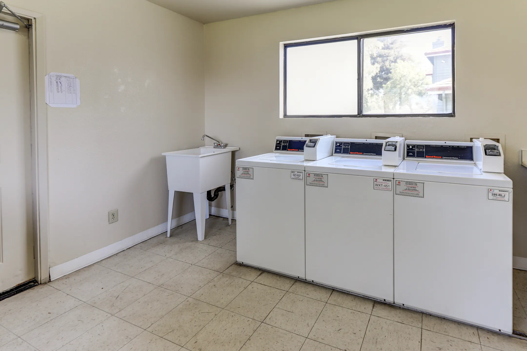 Lakeshore Meadows Apartments Lodi, CA 95242