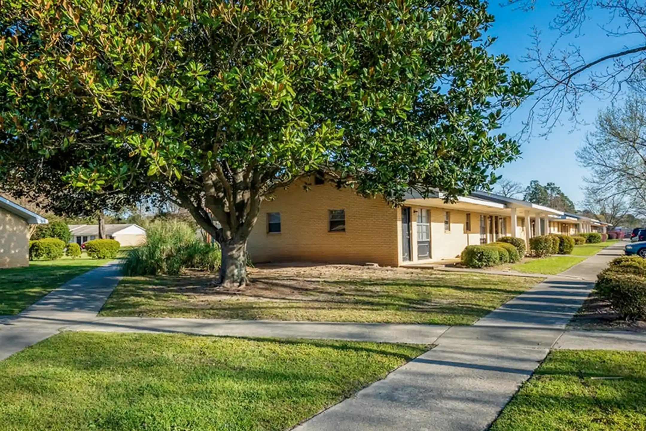 Oakview Apartments 1005 Elberta Rd Warner Robins, GA Apartments for