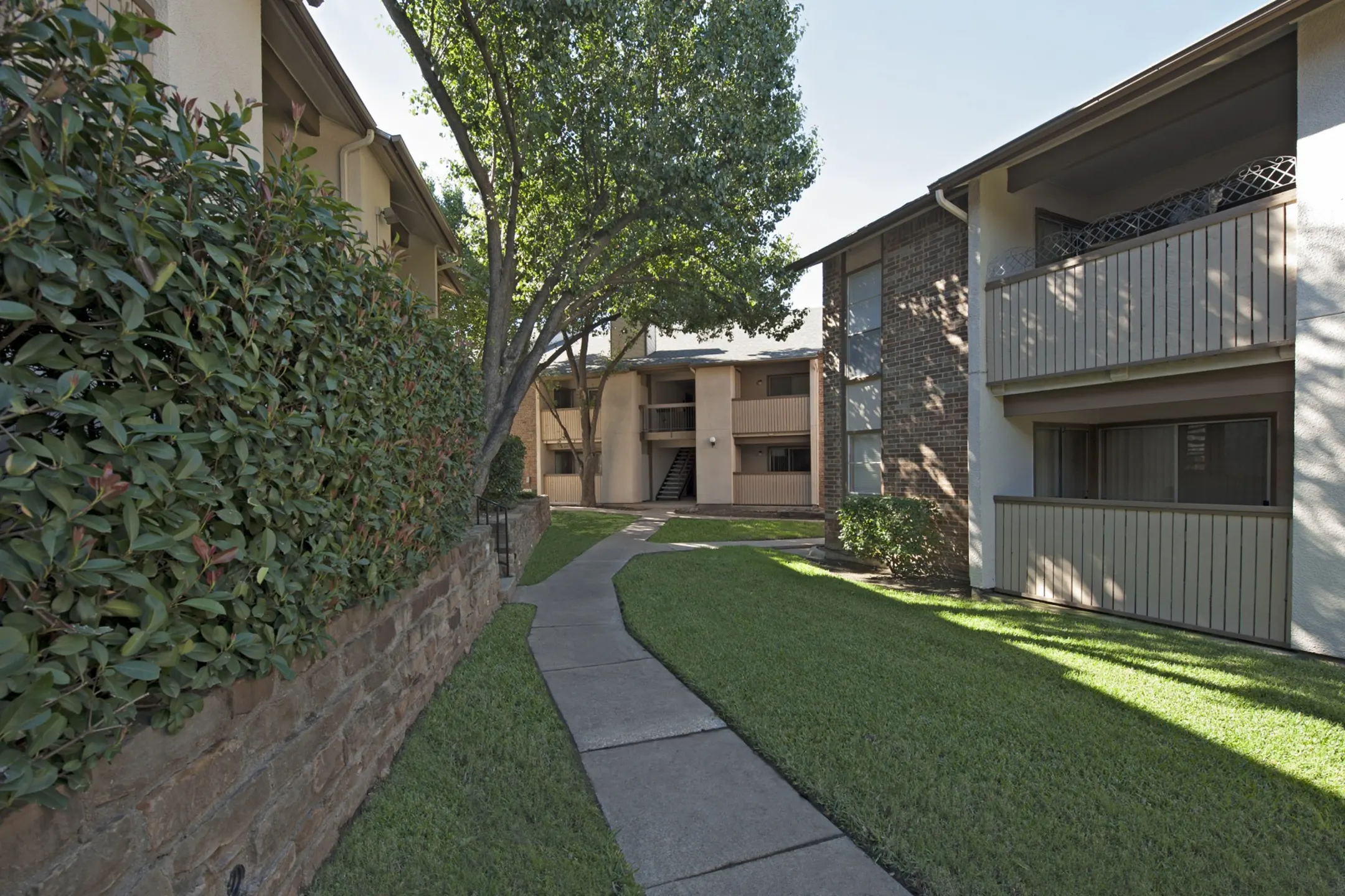 Building - Trinity Mills Apartments - Carrollton, TX