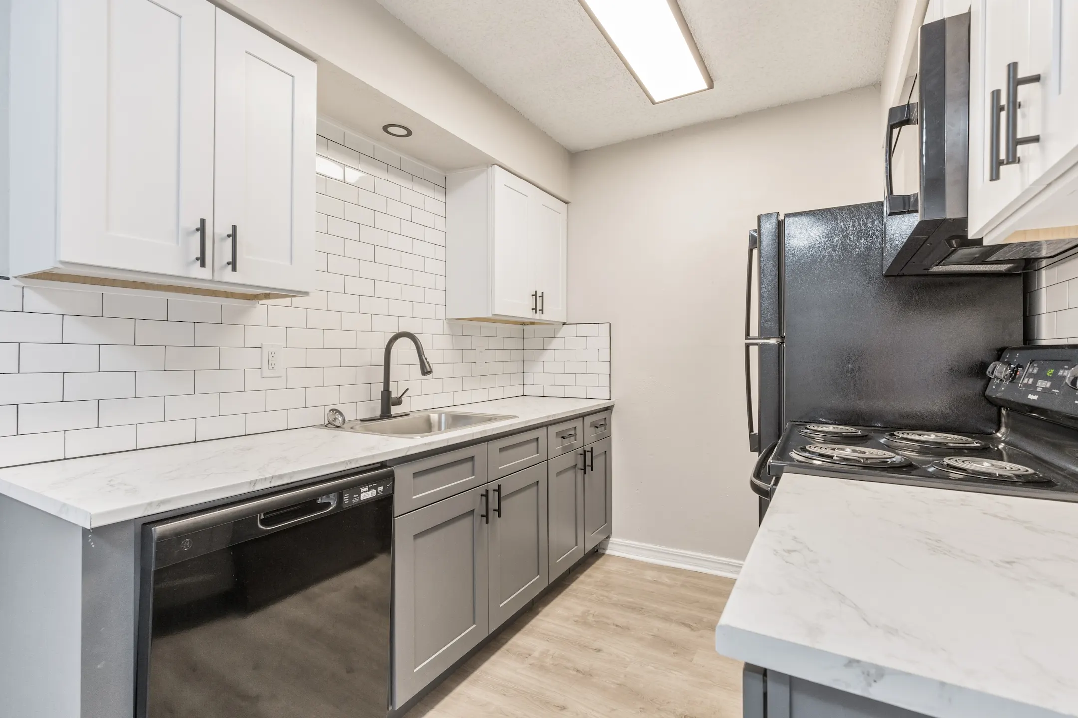 Kitchen - Crossings at Silver Oak - Tulsa, OK