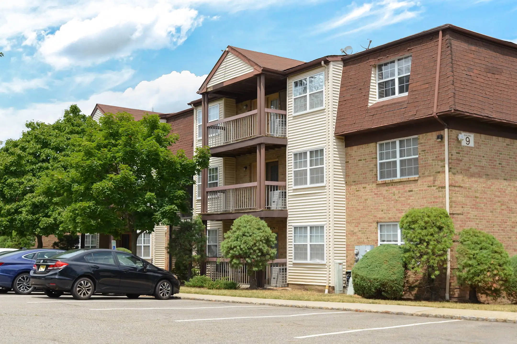 Woodbridge Center Plaza 1605 Plaza Dr Woodbridge, NJ Apartments for