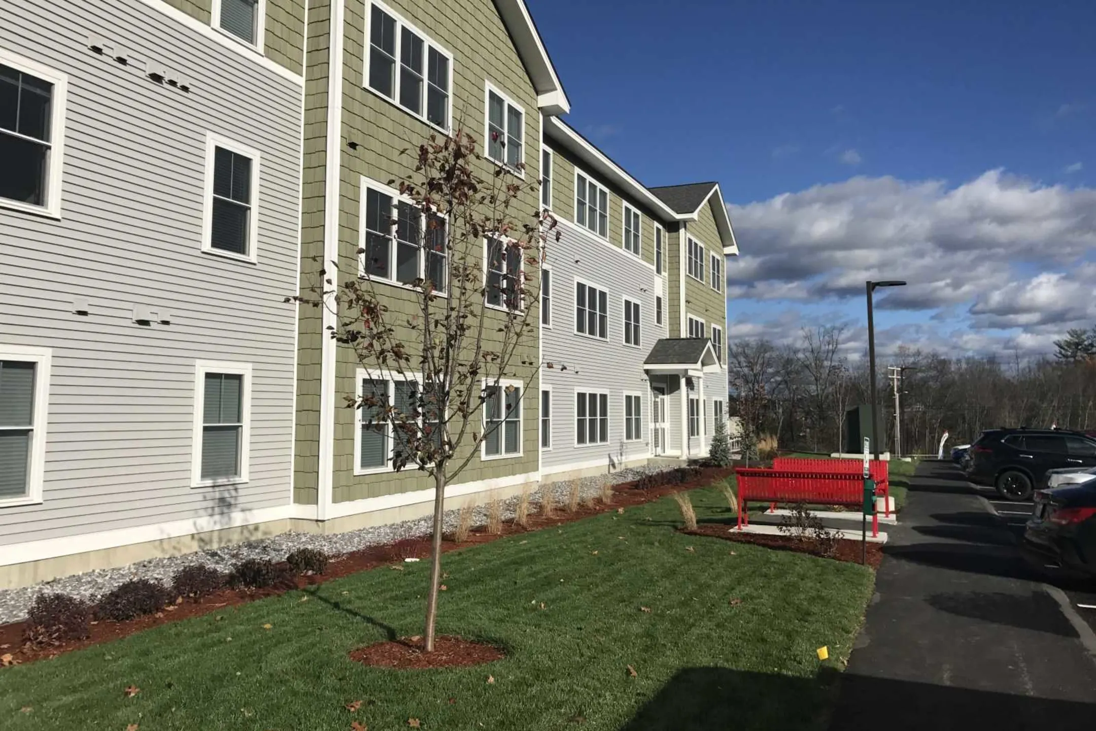 Building - The Ridge At Eastern Trails Apartments and Townhomes - Milford, NH