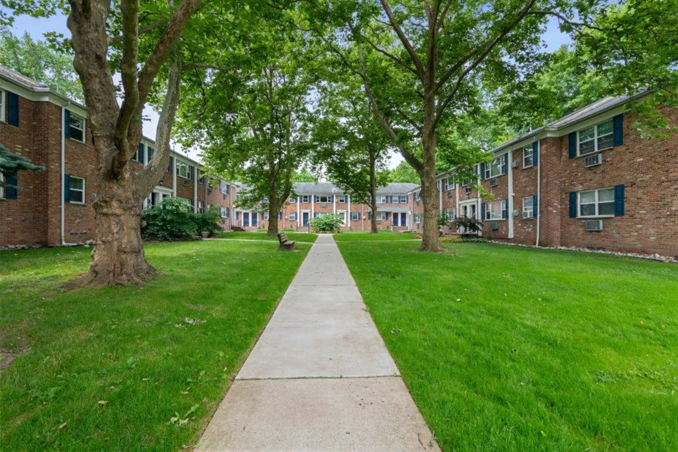 Building - Duncan Hill Apartments & Townhomes - Westfield, NJ