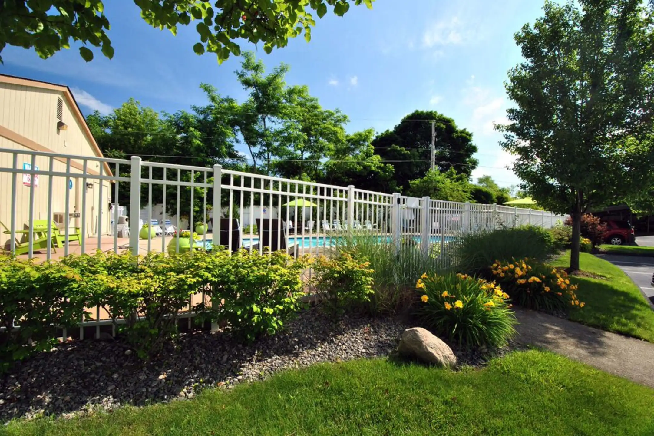 Timberidge Apartments - Farmington Hills, MI
