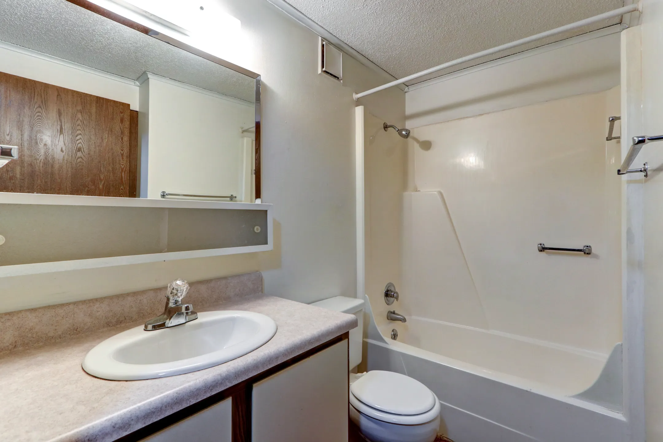 Bathroom - Easton Ridge Apartments - Columbus, OH