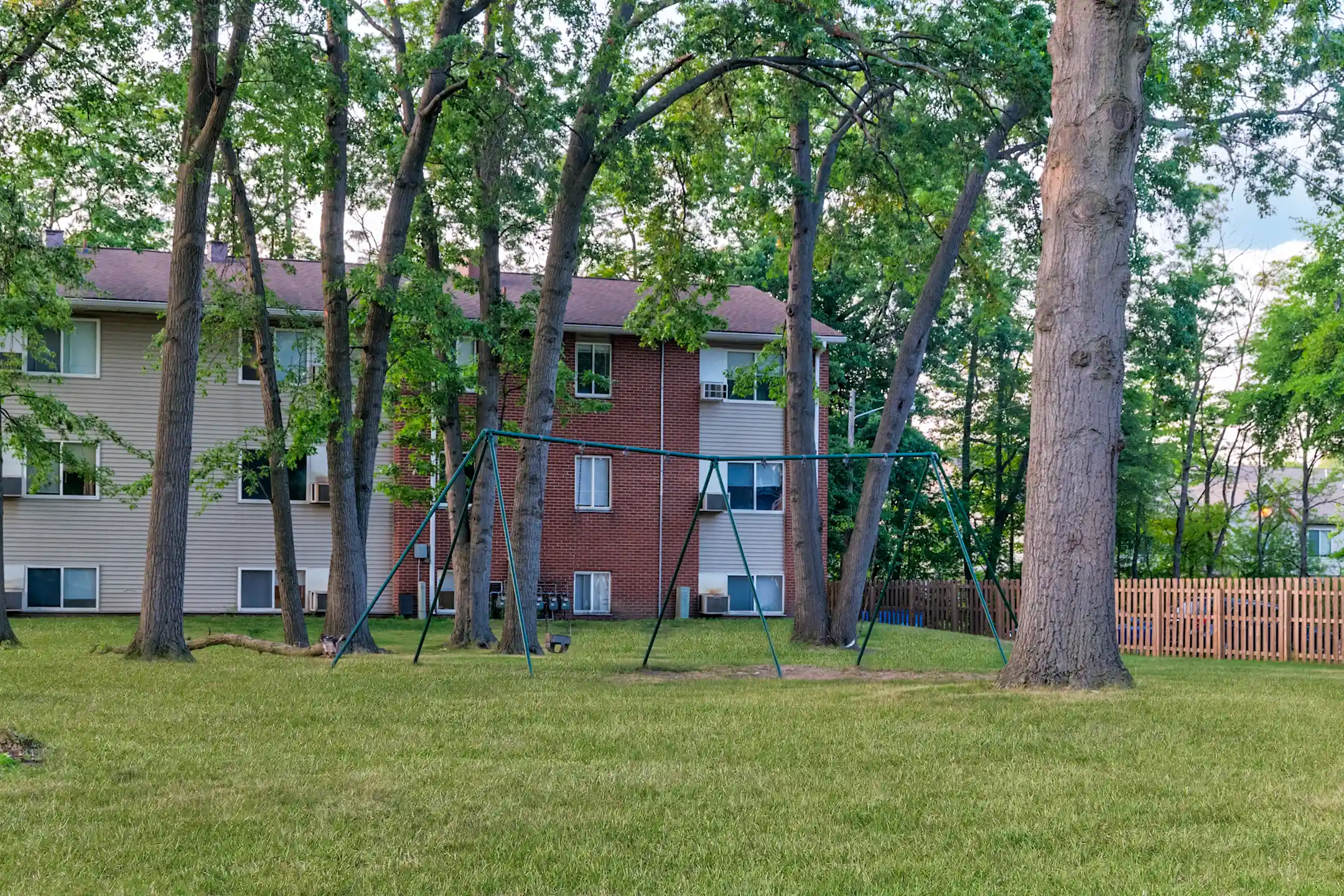 Pin Oak Manor /The Reserve at Pin Oak 121 S Pin Oak Dr Mishawaka