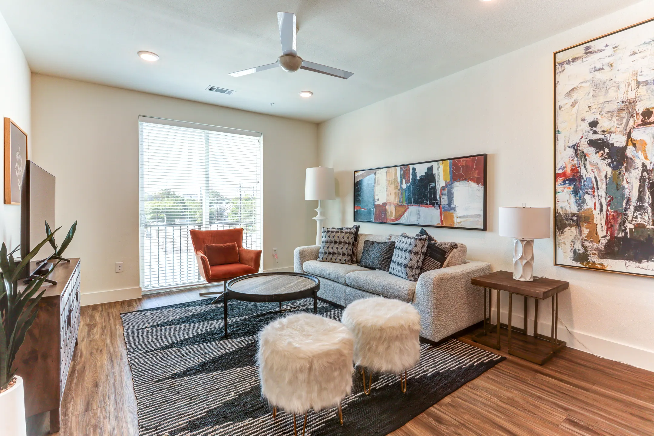 Living Room - White Oak Highline Apartments - Houston, TX