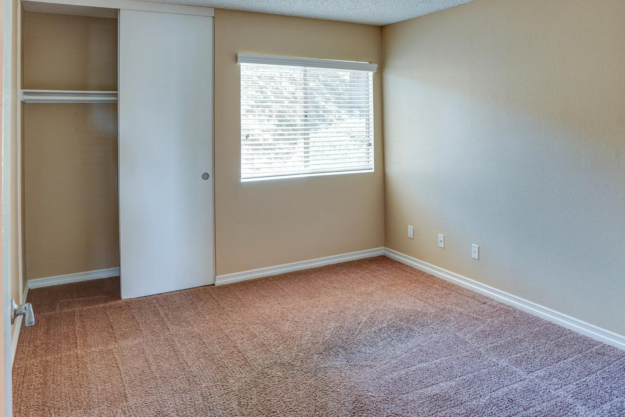 The Arches at Regional Center West 570 Knollview Ct Palmdale, CA