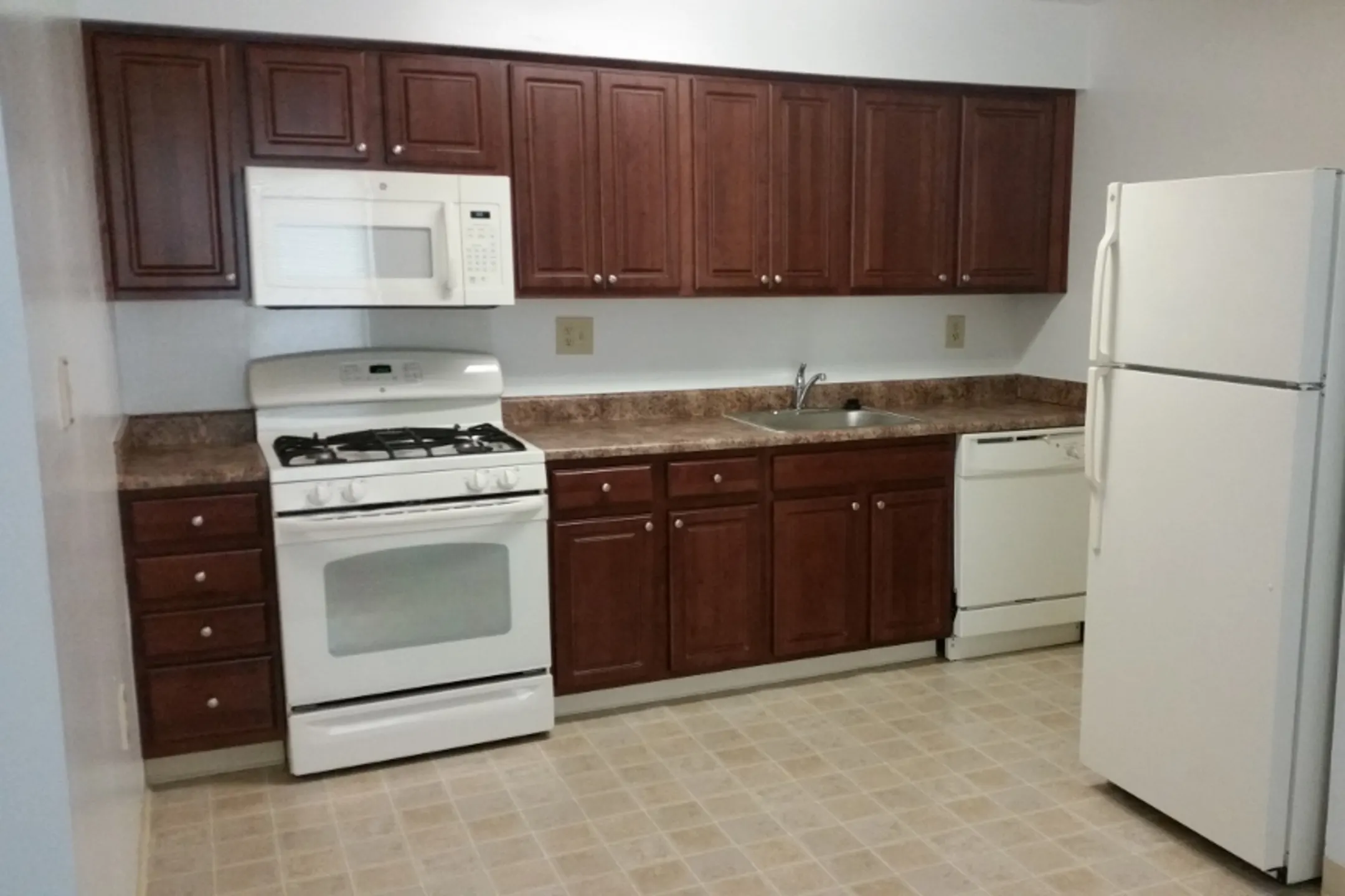 Kitchen - Spring Valley Apartments - Harrisburg, PA