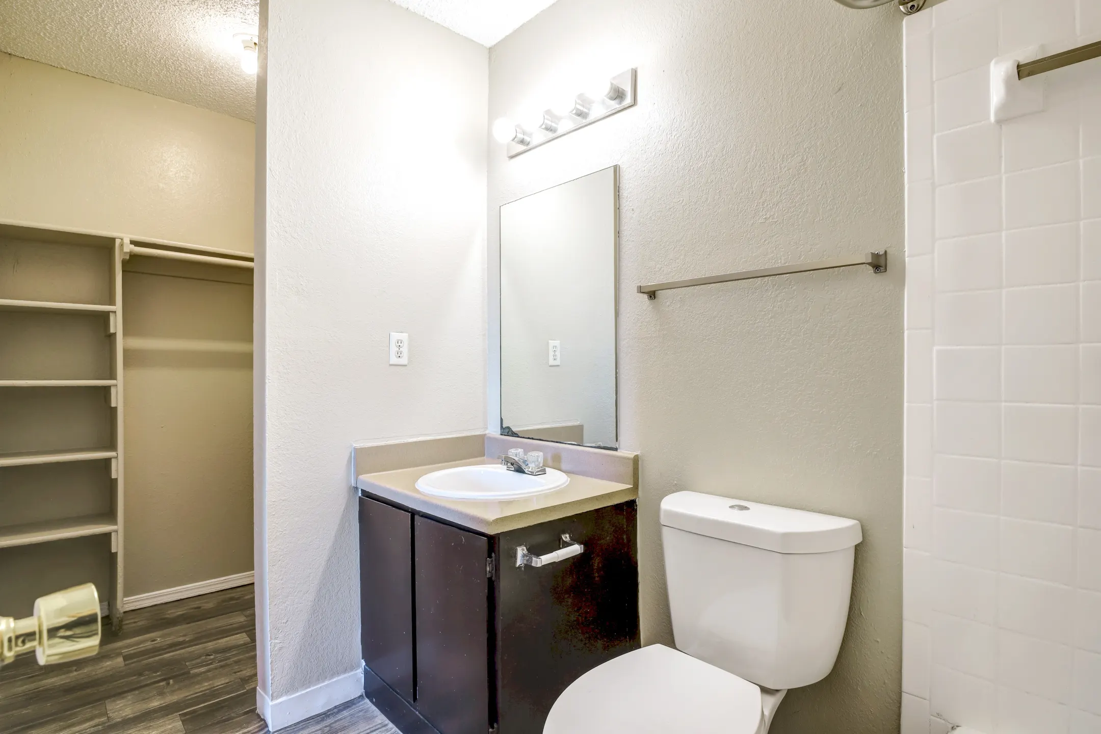 Urban Oaks 51st Apartments Tulsa, OK 74105