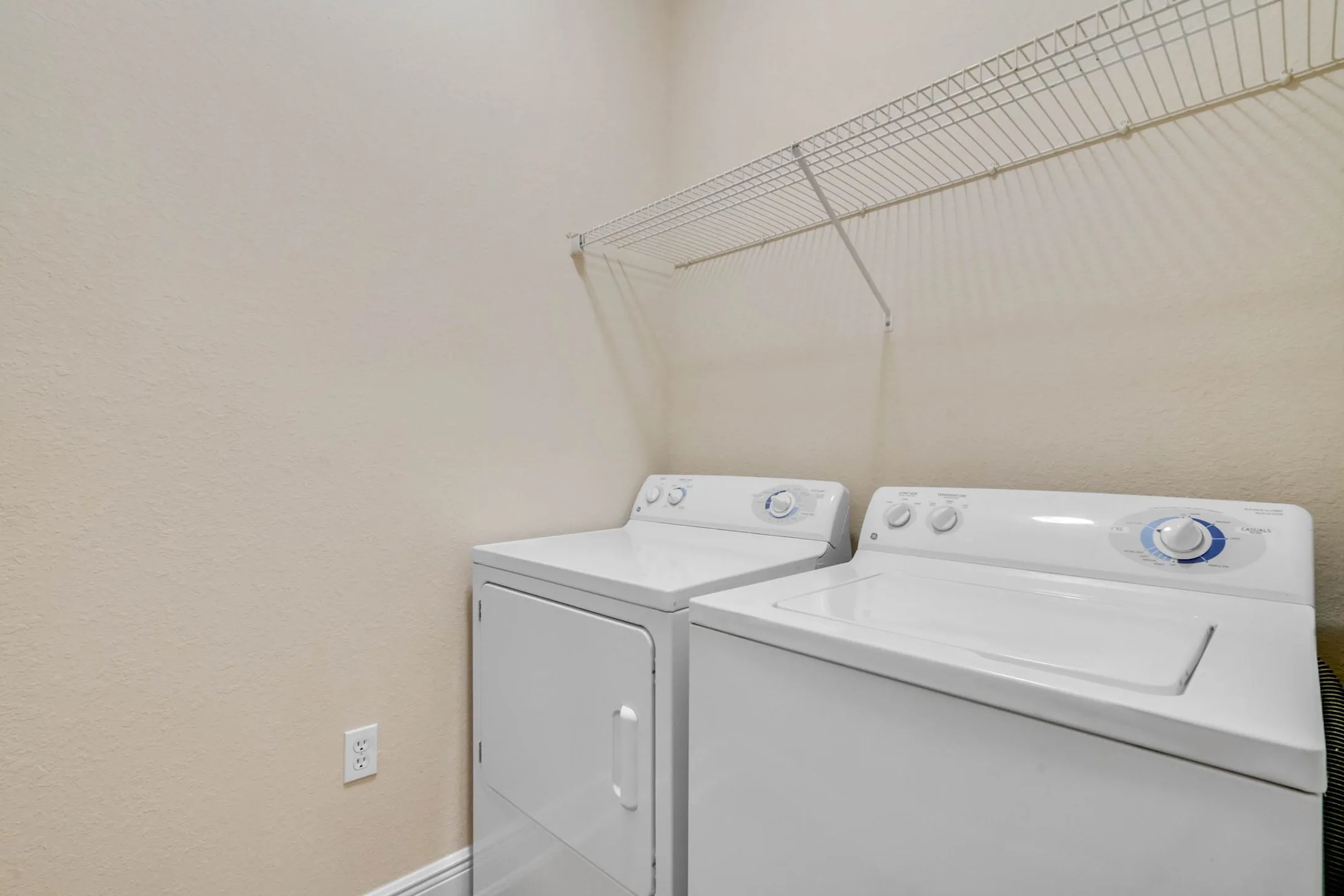 Victoria Park Apartment Apartments Davenport, FL 33896