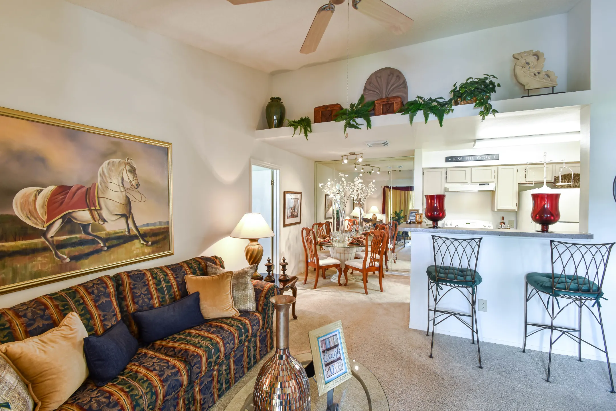 Living Room - Colonial Pointe Apartments - Orlando, FL