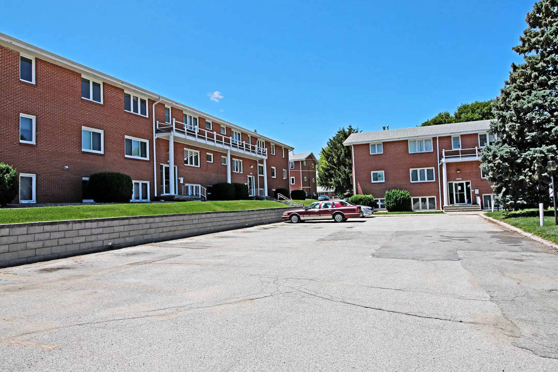 Flats on 75th - 1340 S. 75th Street | Omaha, NE Apartments for Rent | Rent.