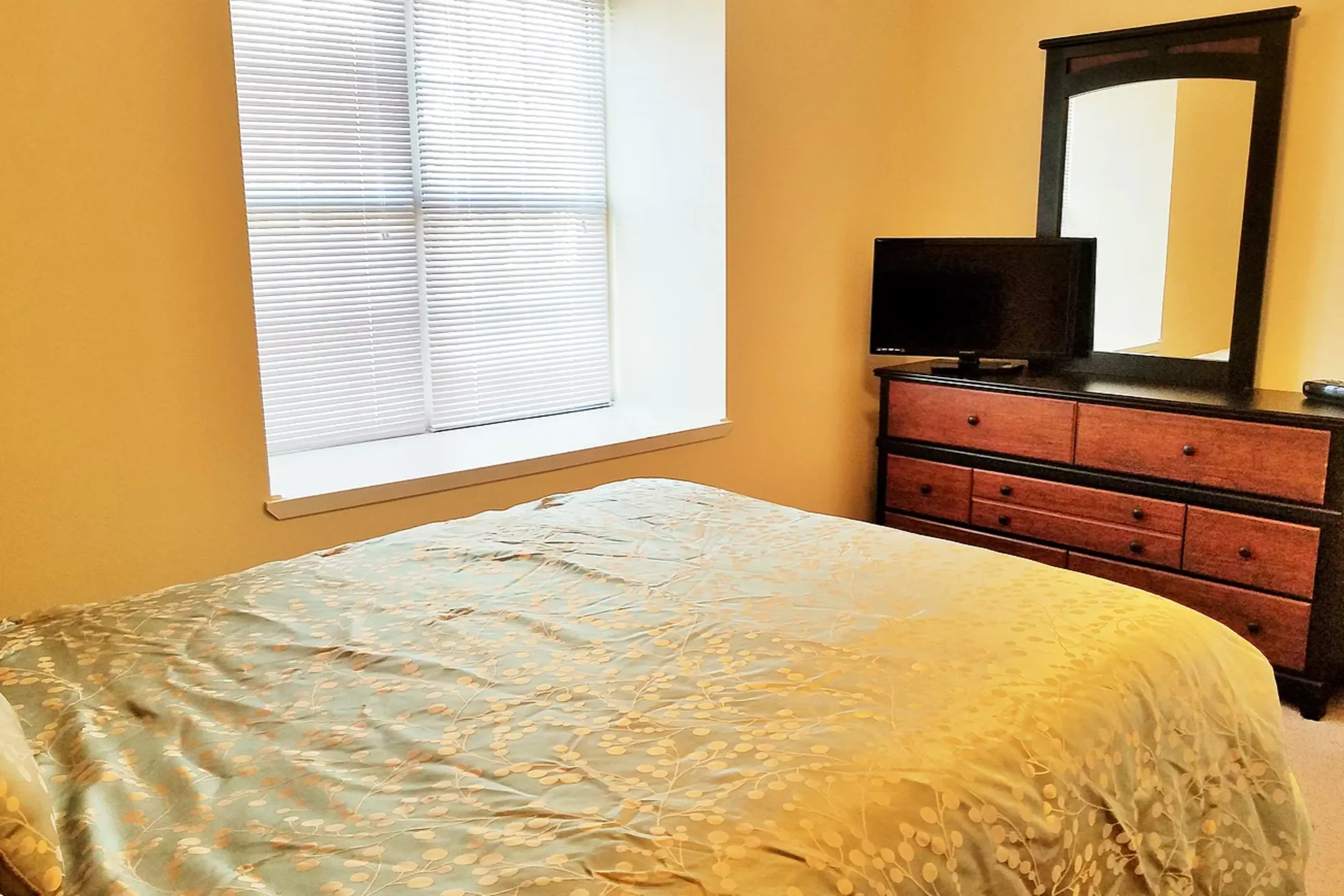 Newbury Village Apartments Burlington, IA 52601