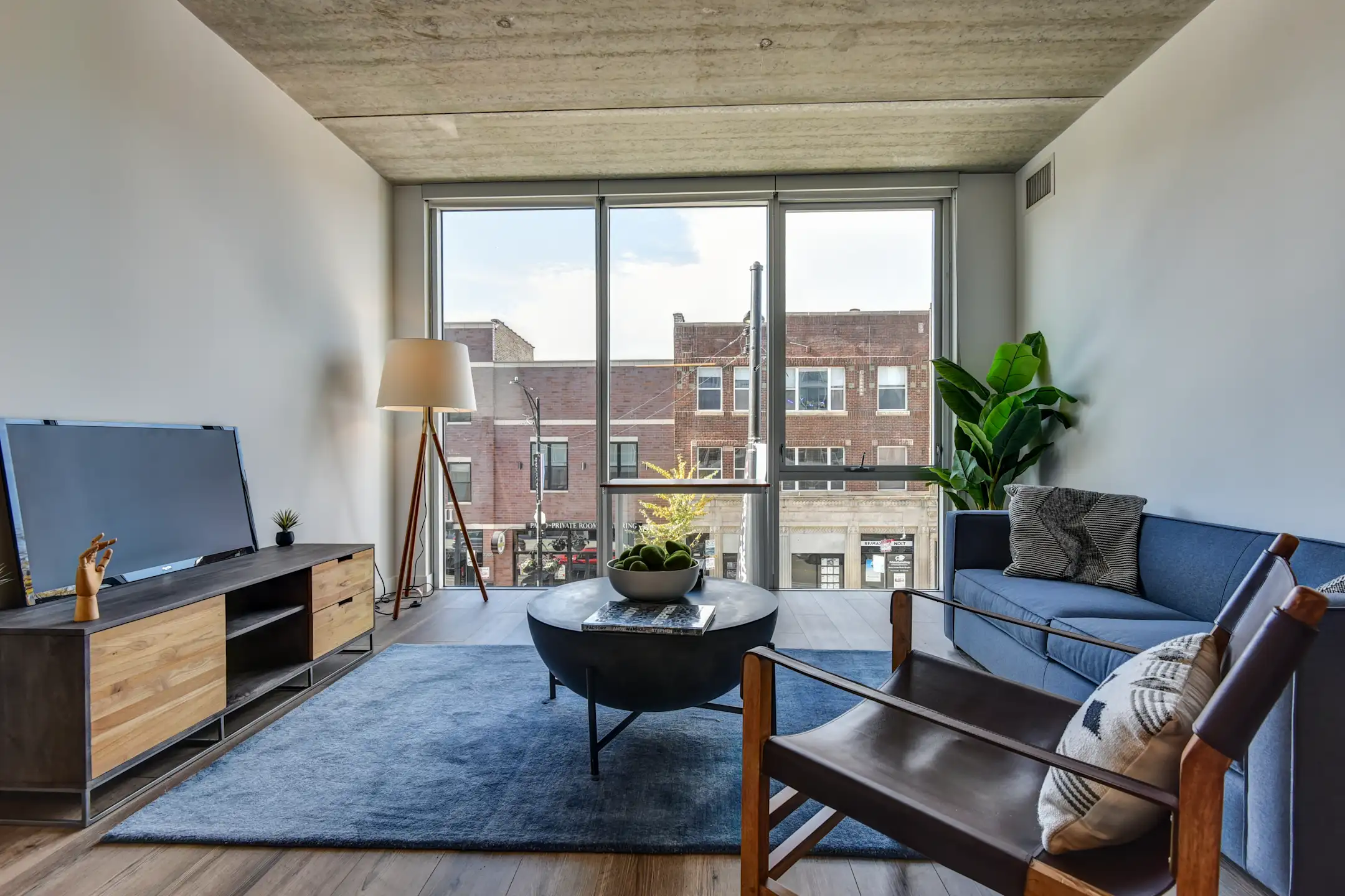 Living Room - Viridian on Sheridan - Chicago, IL