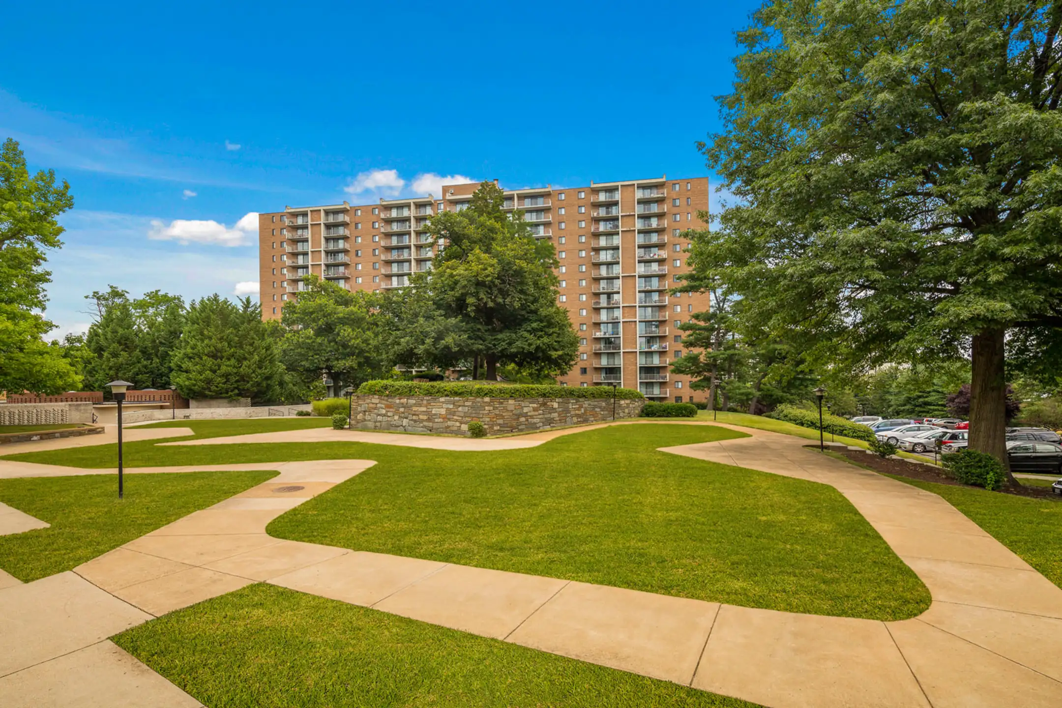 London Park Towers Apartments Alexandria, VA 22304