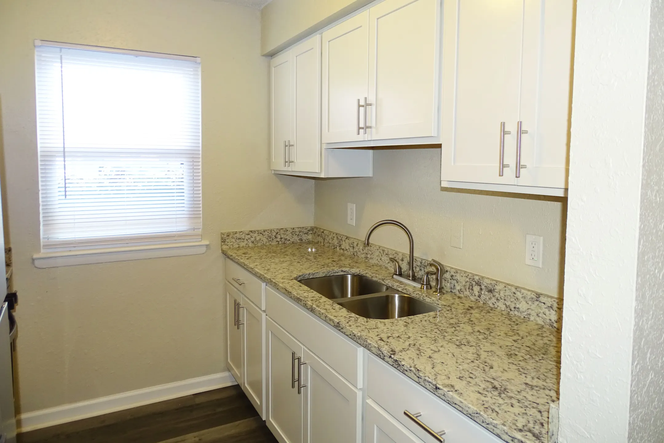 Churchland Square 7041 Kenny Ln Portsmouth, VA Apartments for Rent