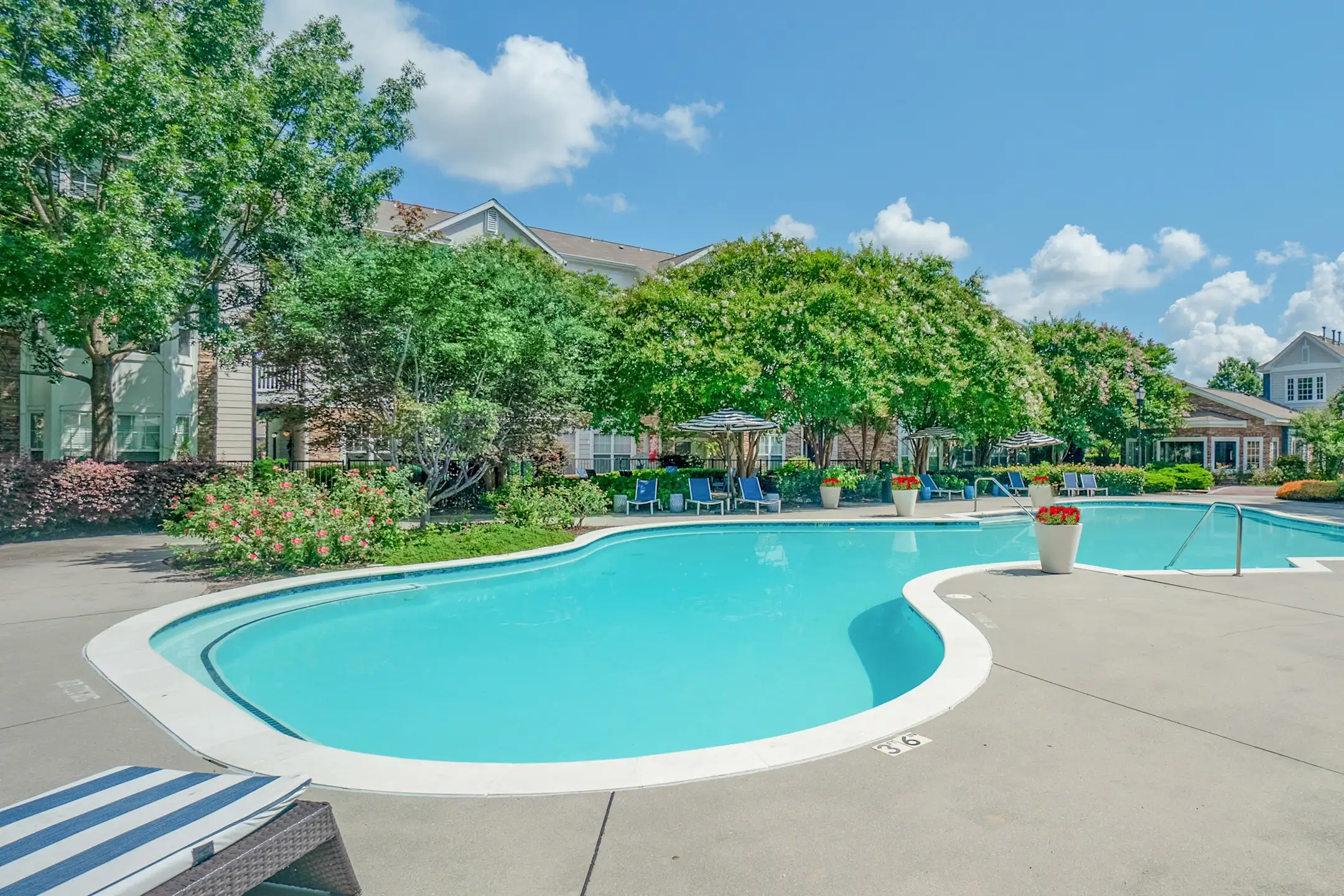 Hideaway at Greenbrier 150 Coveside Ln Chesapeake, VA Apartments