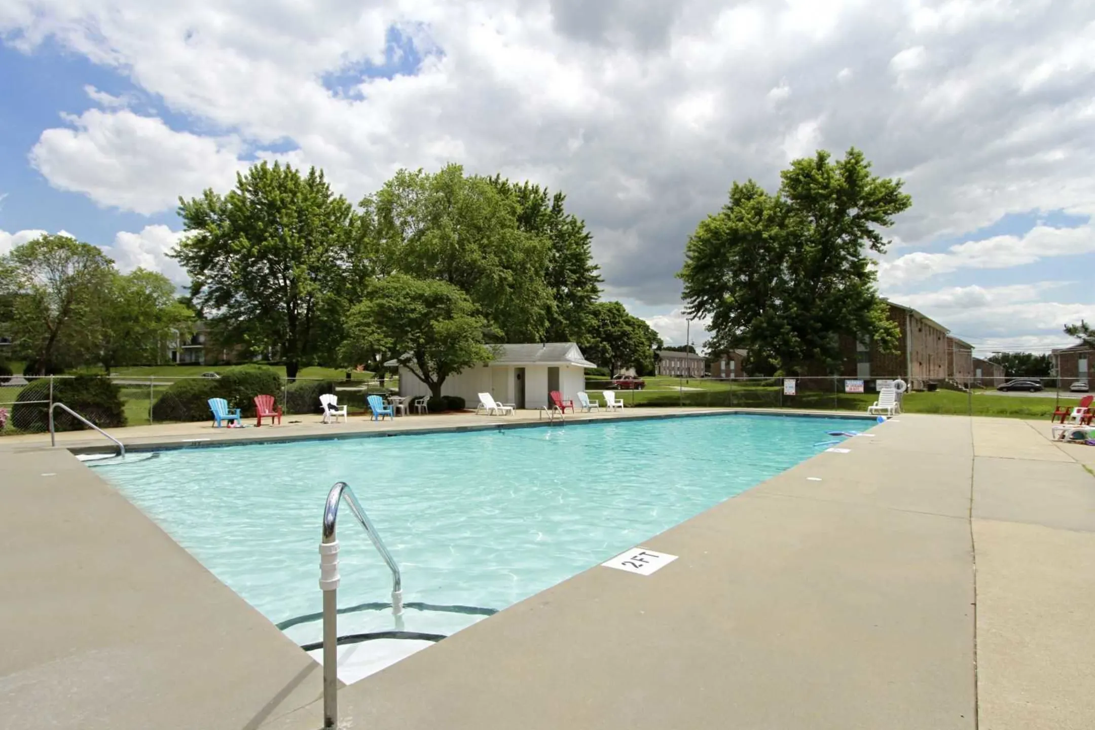 Pool - Colonial Gardens & Cherbourg Apartments - Overland Park, KS