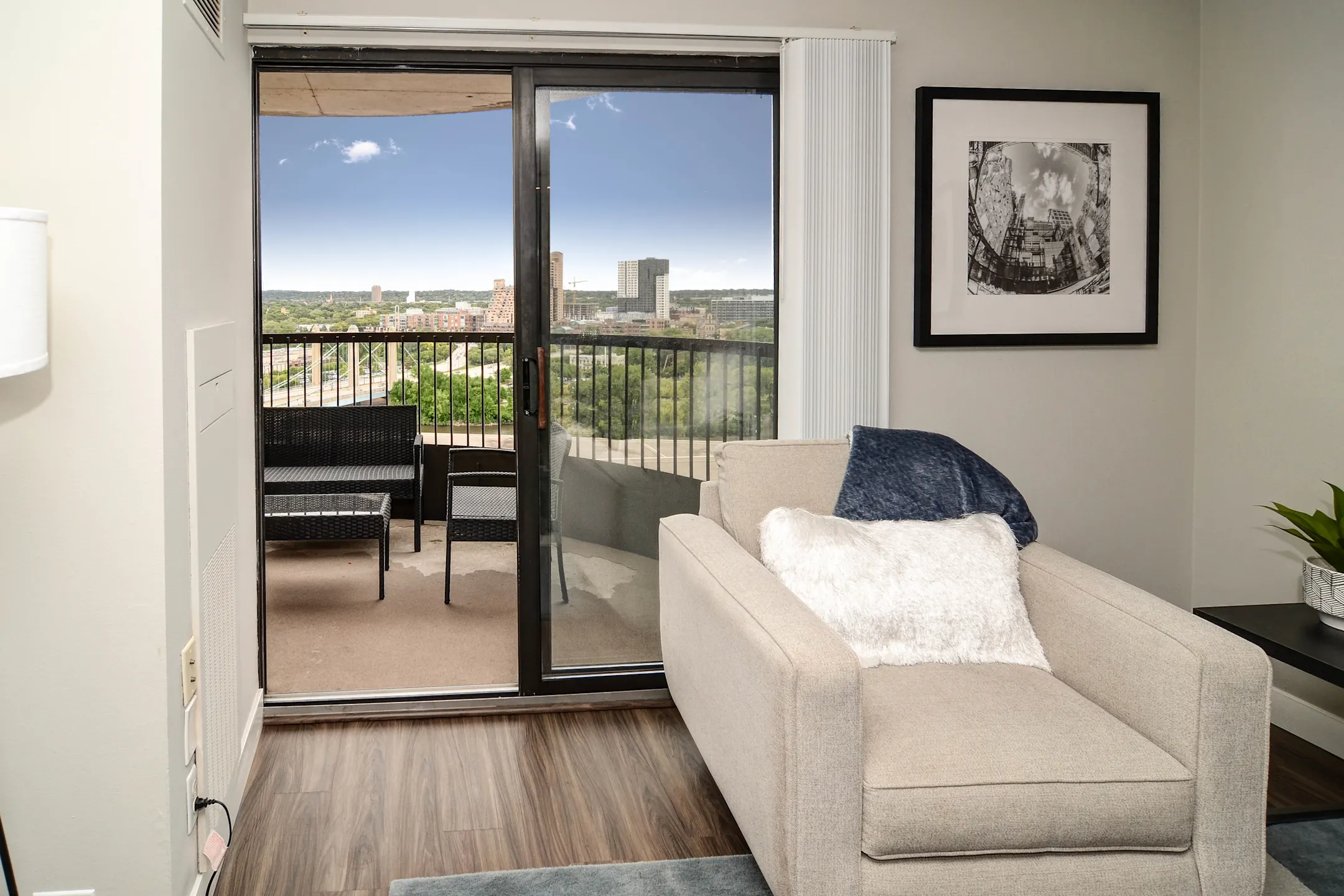 The Churchill Apartments Minneapolis, MN 55401