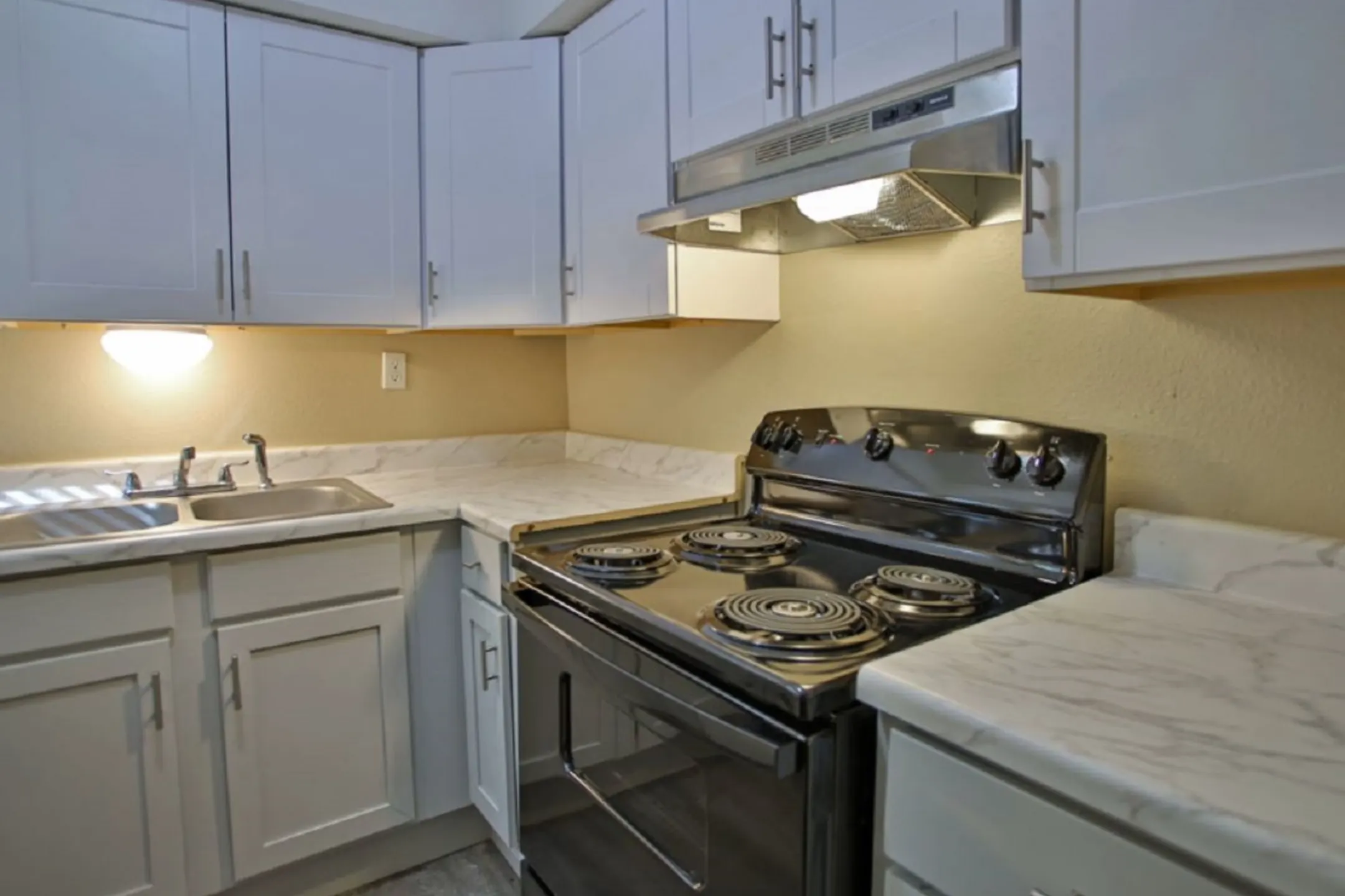 Misty Hollow Townhomes Apartments Pineville, LA 71360