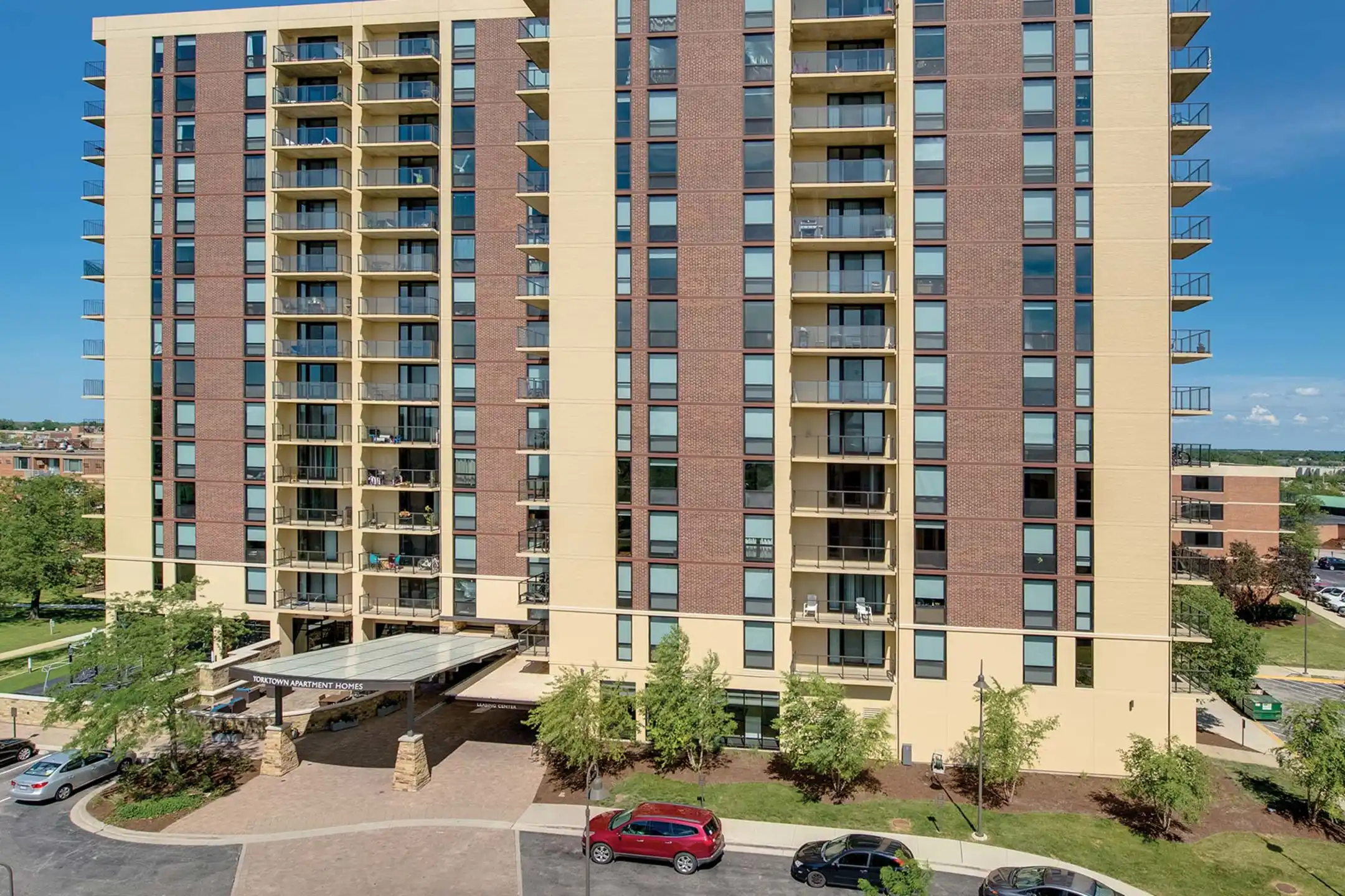 Yorktown Apartments 2233 S Highland Ave Lombard, IL Apartments for