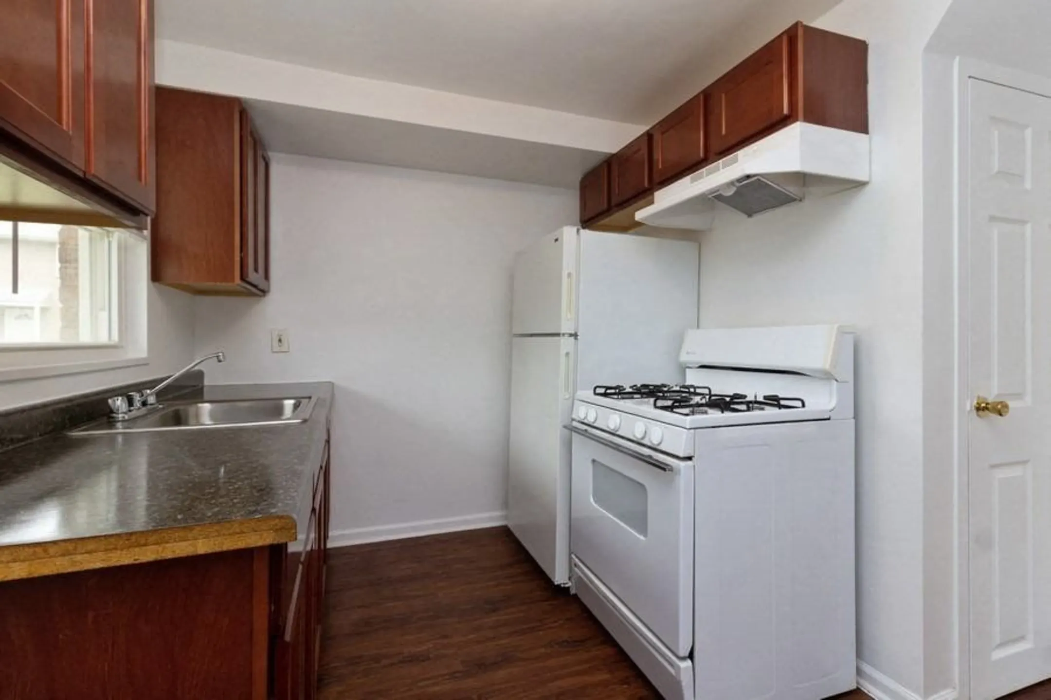 Pangea Park Townhomes Apartments Park Forest, IL 60466