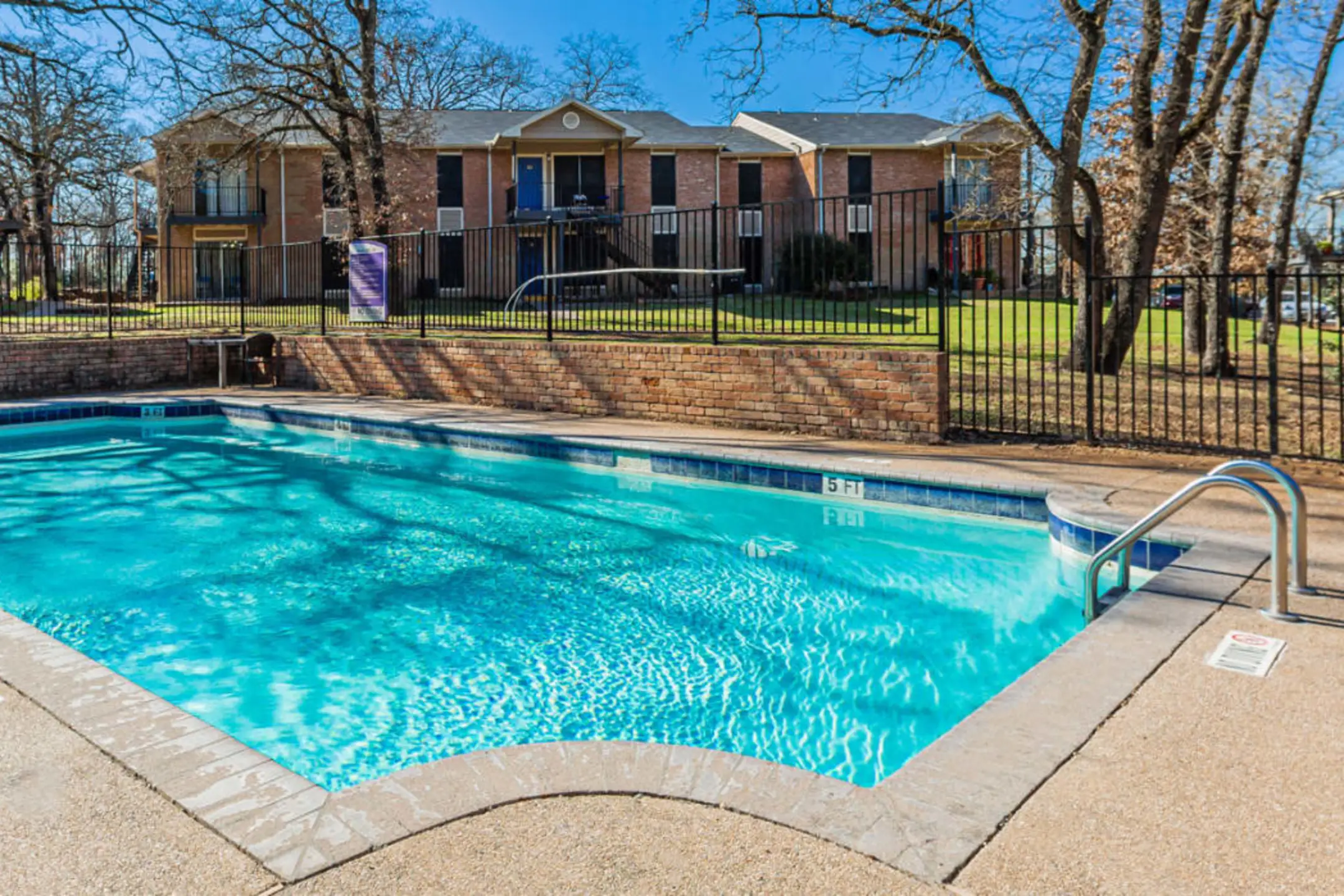 The Retreat at 2818 3301 Providence Ave Bryan, TX Apartments for