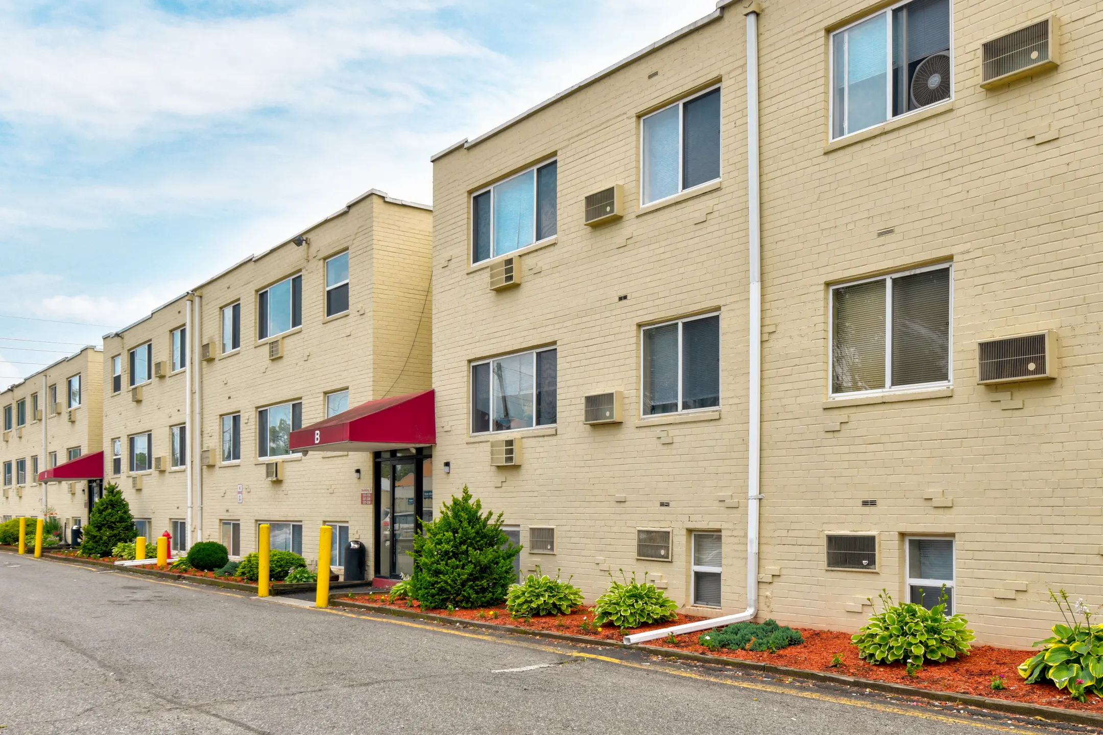 Willow Glen Apartments 279 S. Black Horse Pike A313 Mount Ephraim