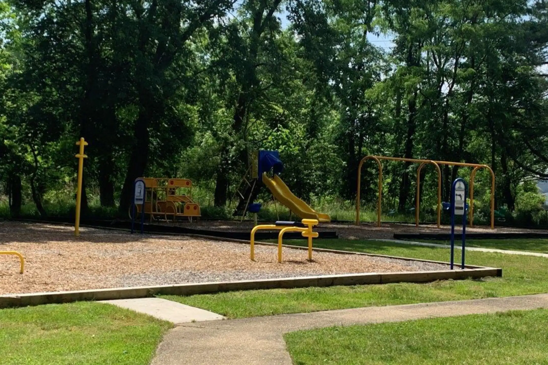 Lakeview Terrace 29 Lakeview Terrace Eatontown, NJ Apartments for