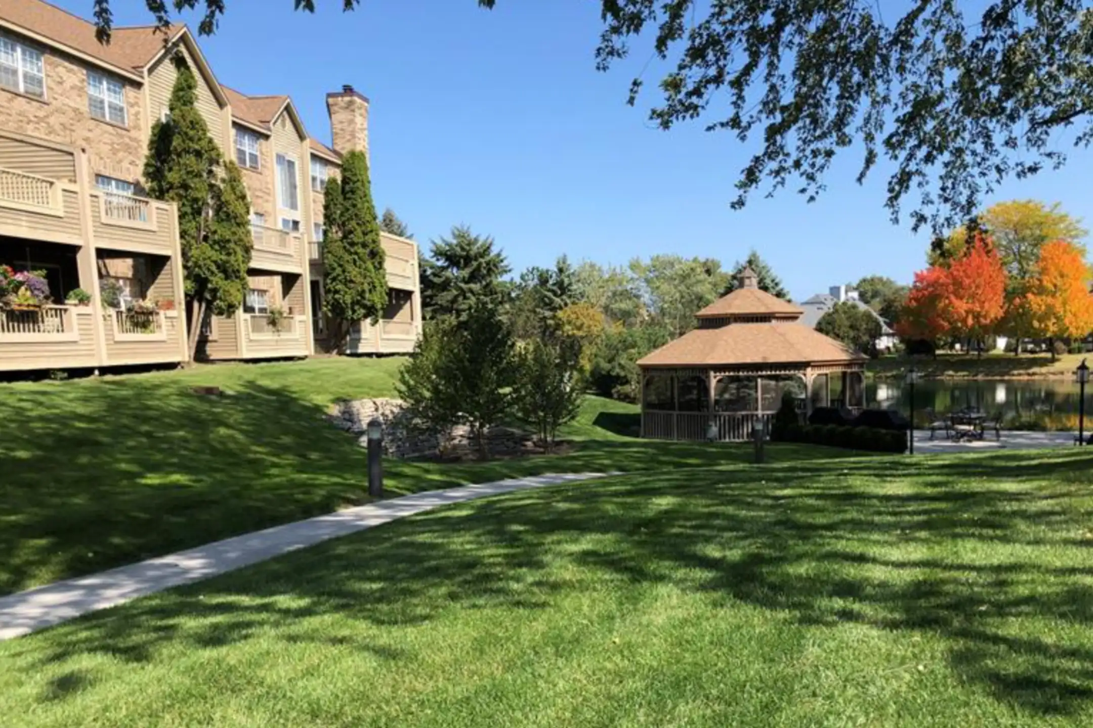 White Oaks Premier Apartments 9000 N White Oak Ln Milwaukee, WI