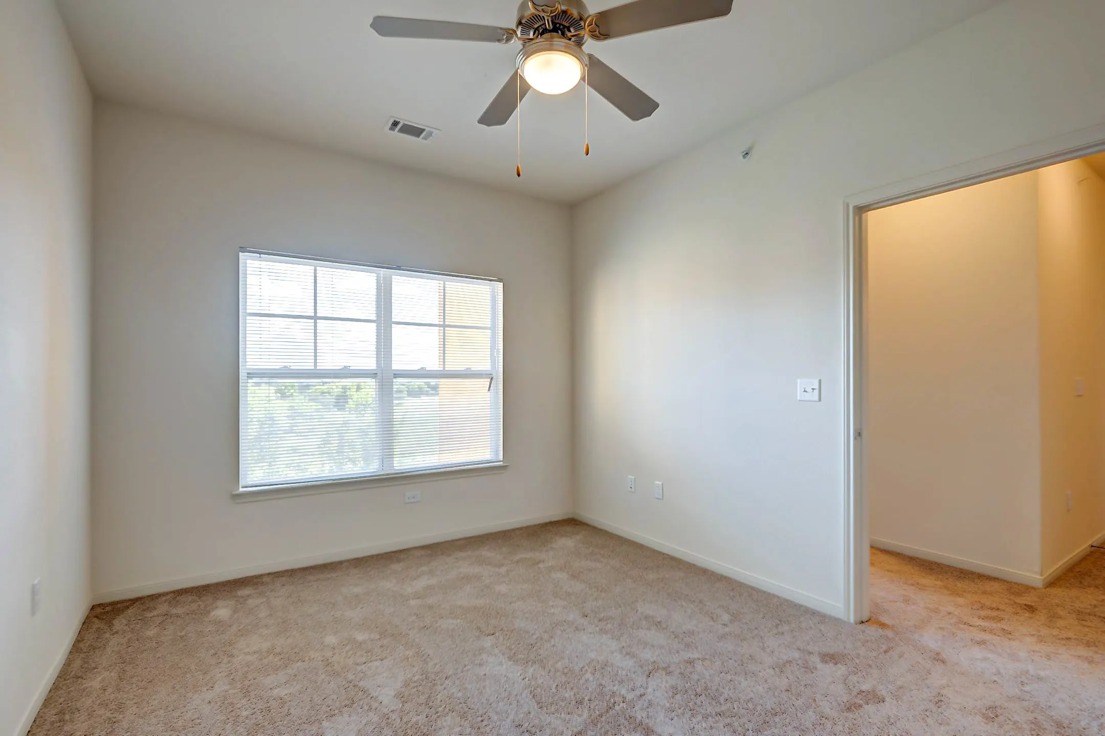 Fairway Landings at Plum Creek Apartments Kyle, TX 78640