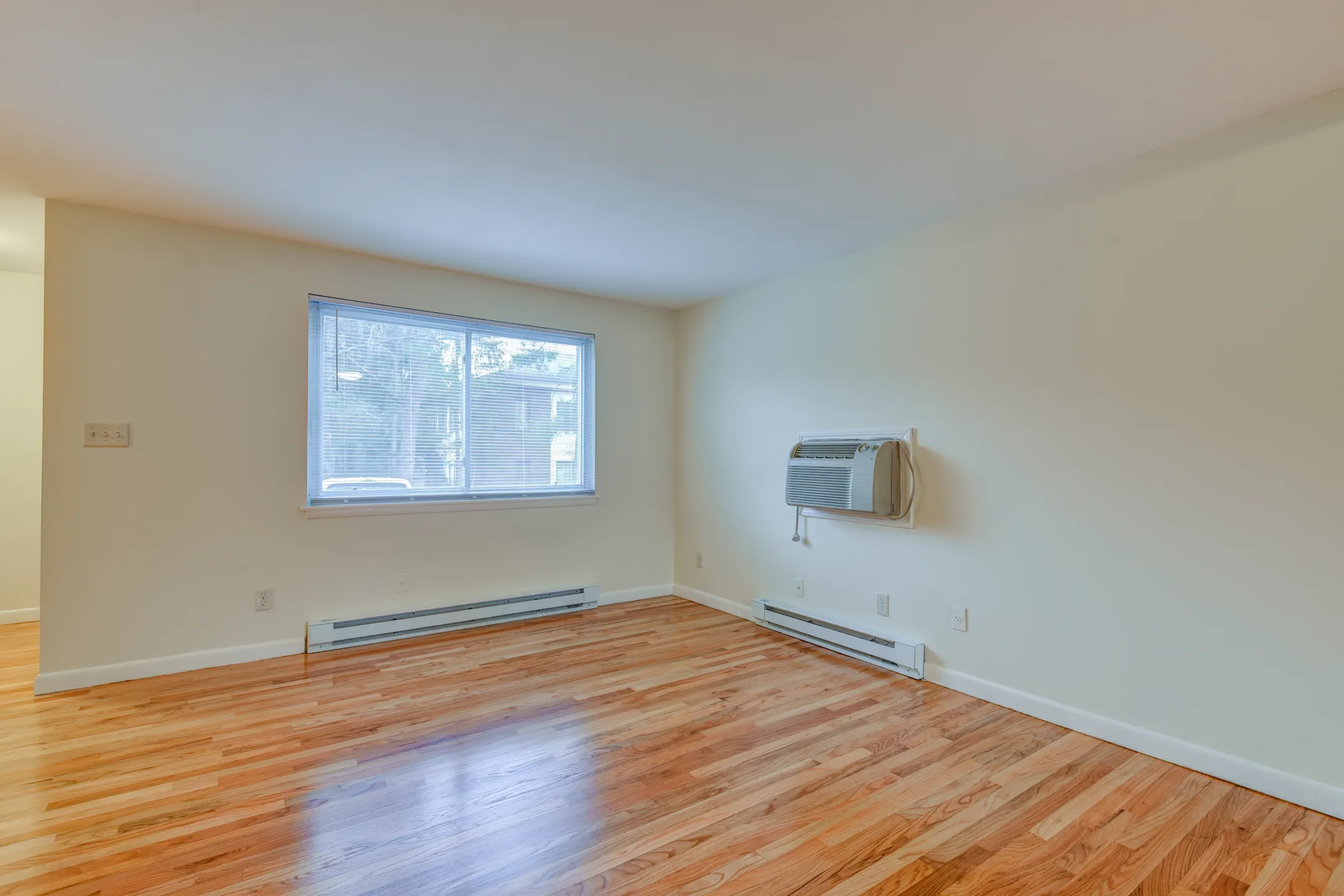 Ramblestone Apartments 15 Regency Dr Bloomfield, CT Apartments for