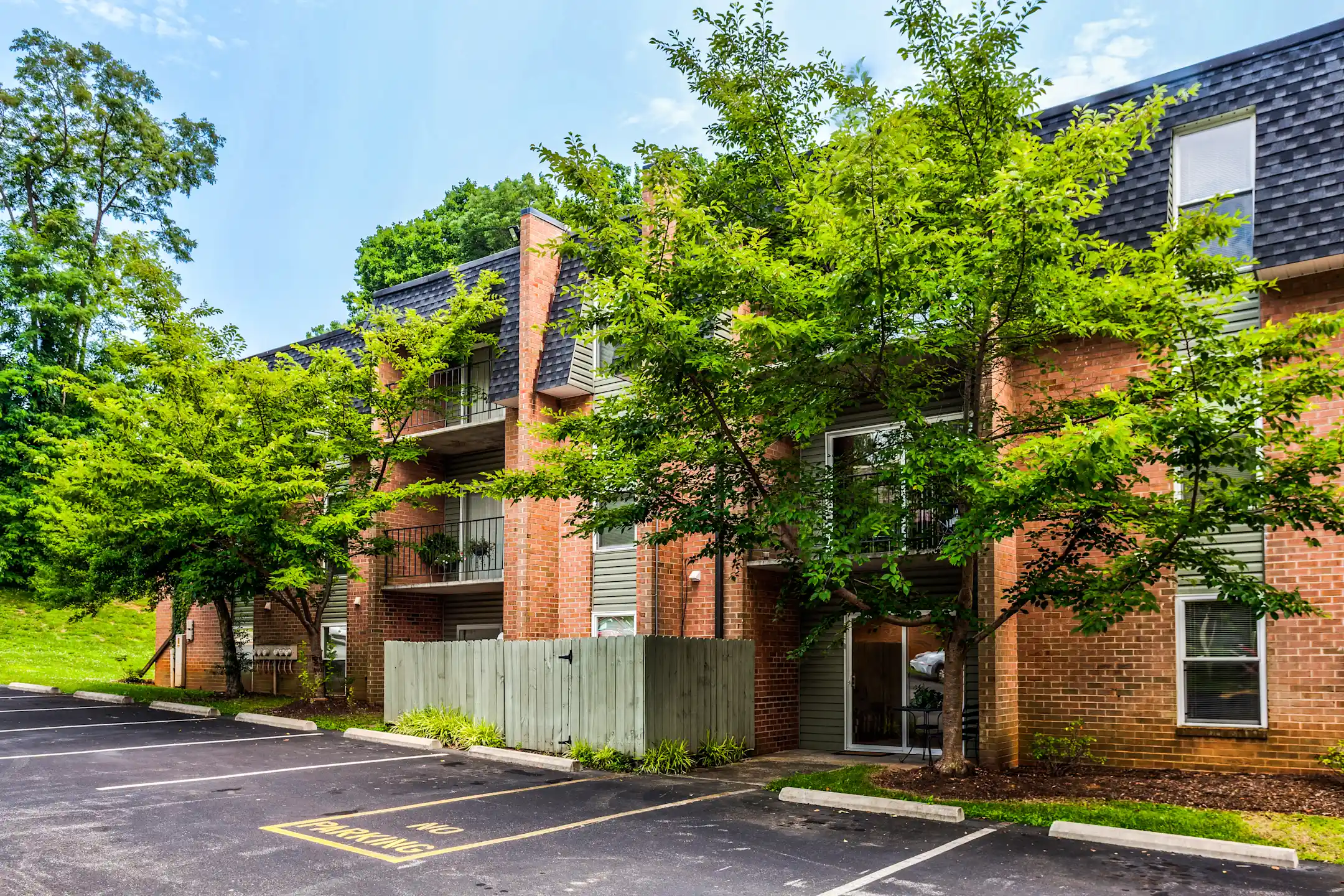 Forestbrook Apartments 220 McConville Rd Lynchburg, VA Apartments