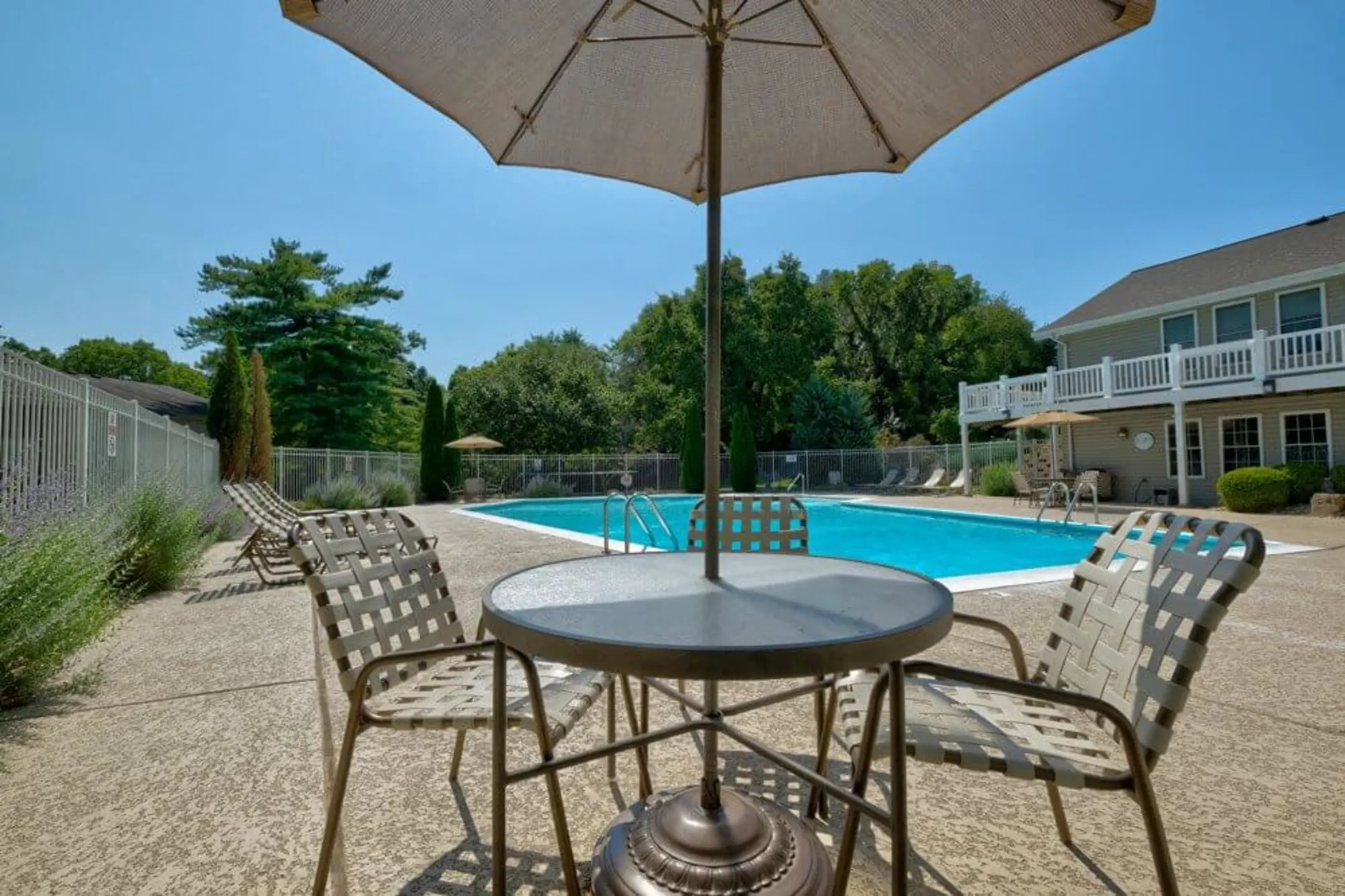 Forest Woods Apartments Valley Park, MO 63088