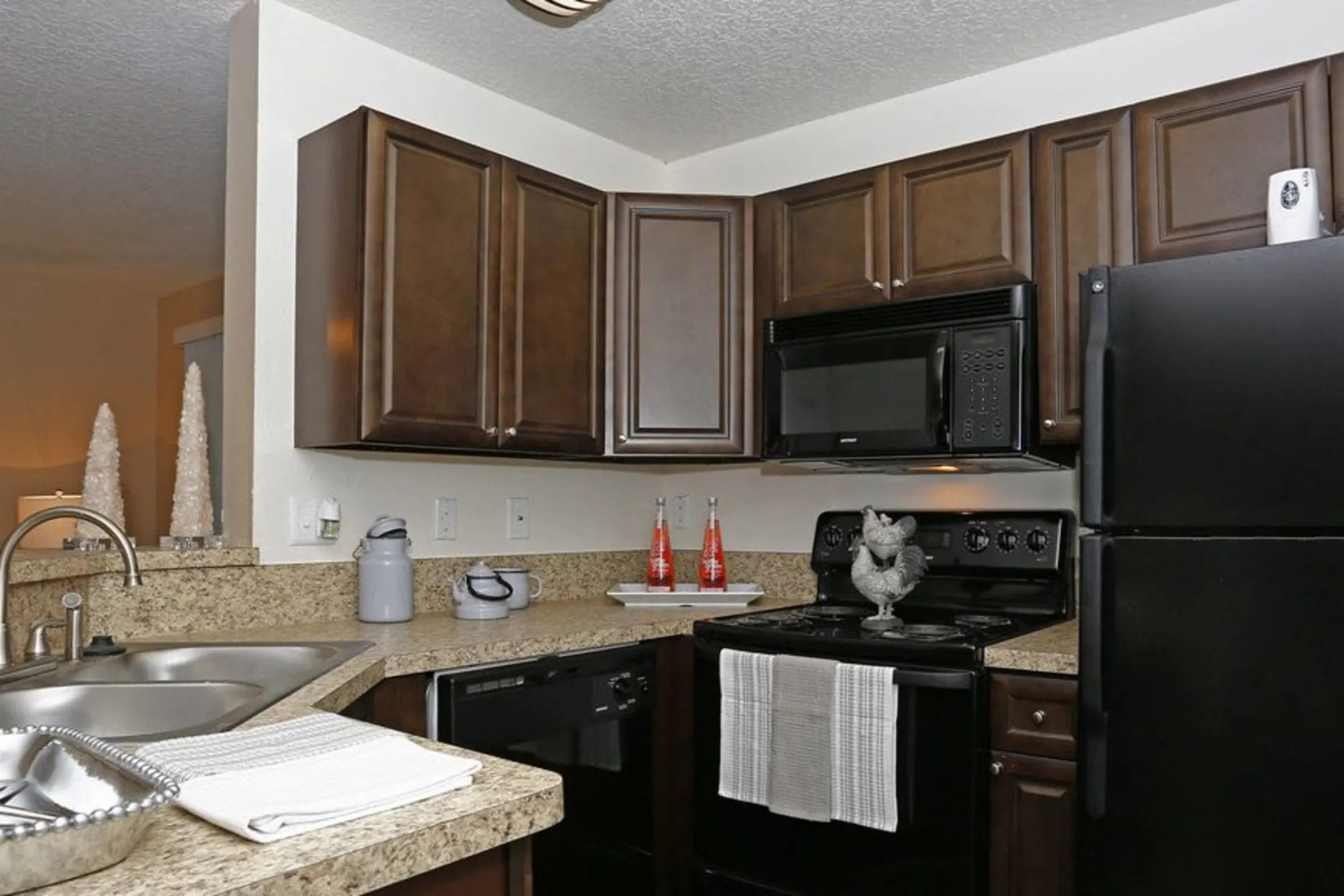Kitchen - Stonegate Apartments - Palm Harbor, FL