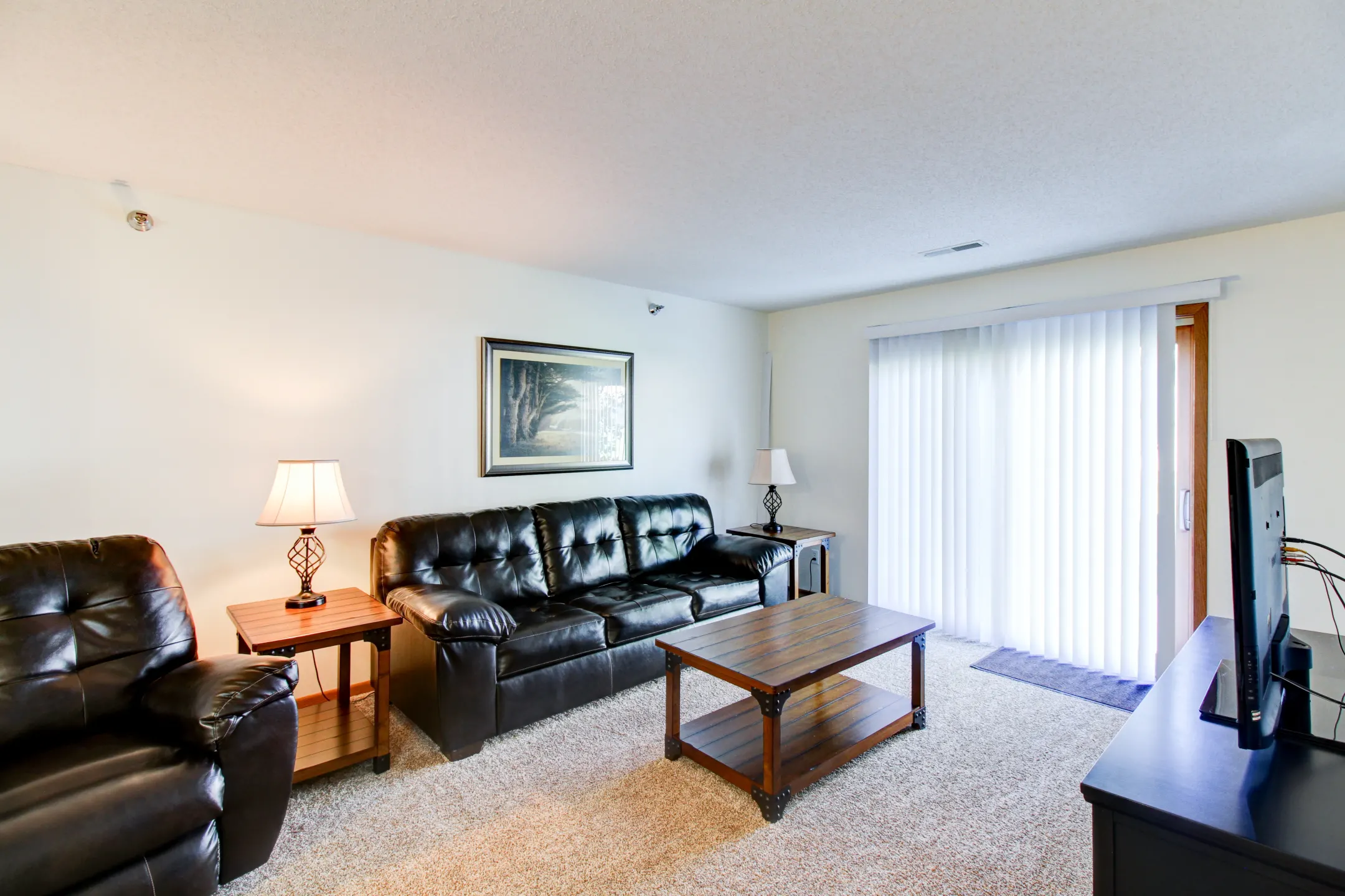 Living Room - Linden West Apartments - Indianola, IA
