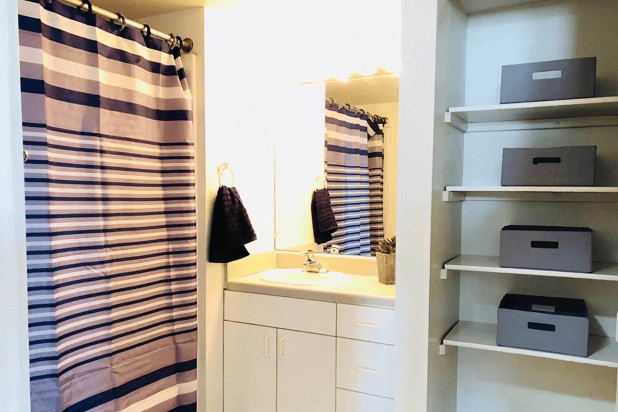 Bathroom - Le Claire Apartments - Moline, IL