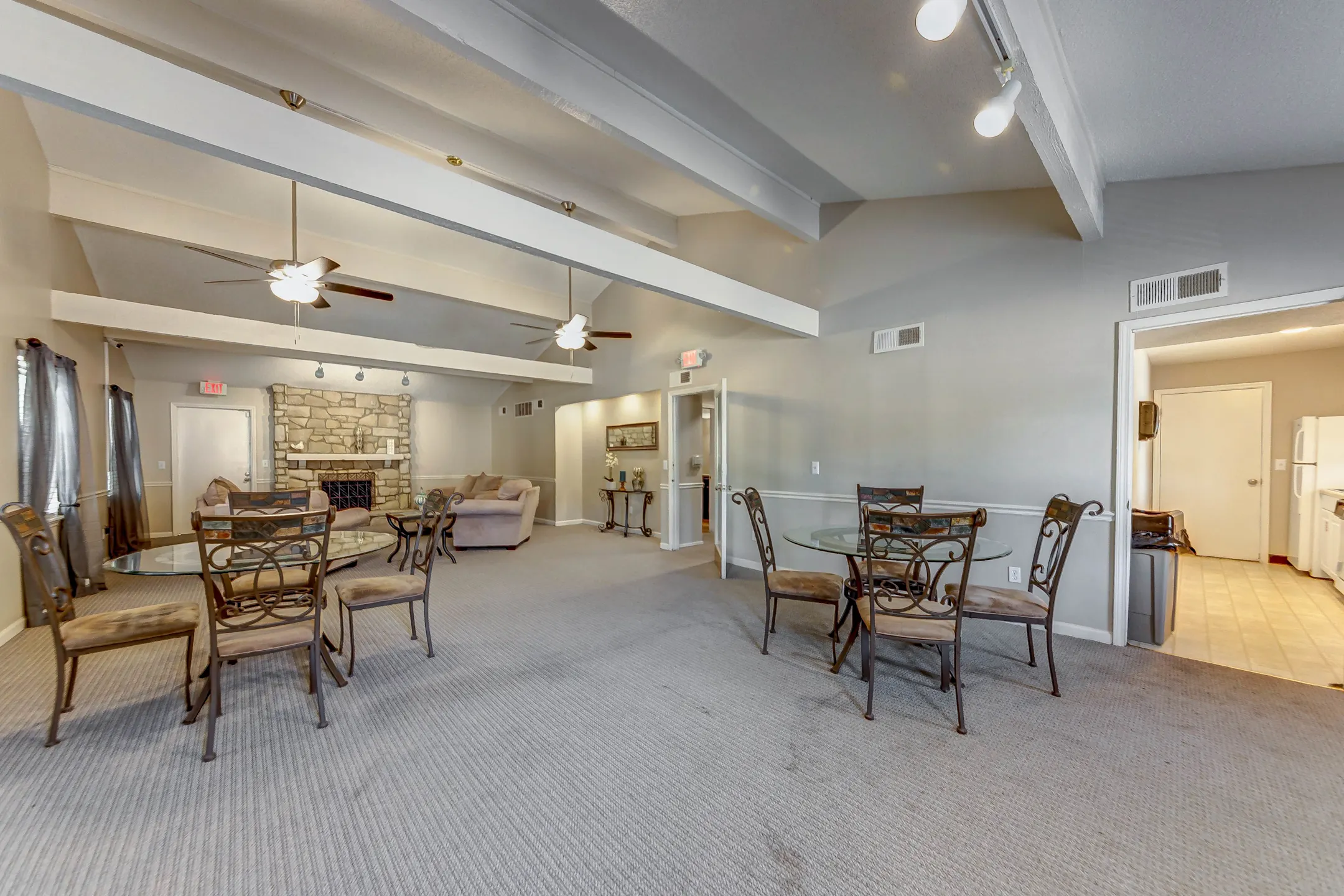 Whispering Lake Apartments Florissant, MO 63033