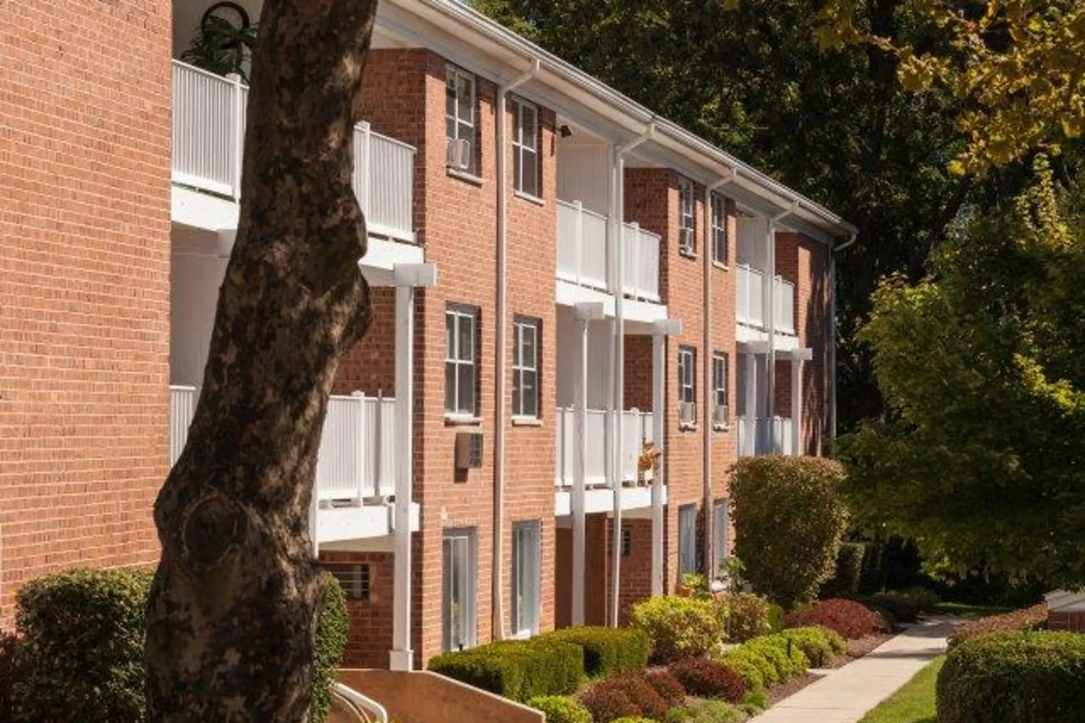 Crestview Apartments 971 Highway 9 North Parlin, NJ Apartments for